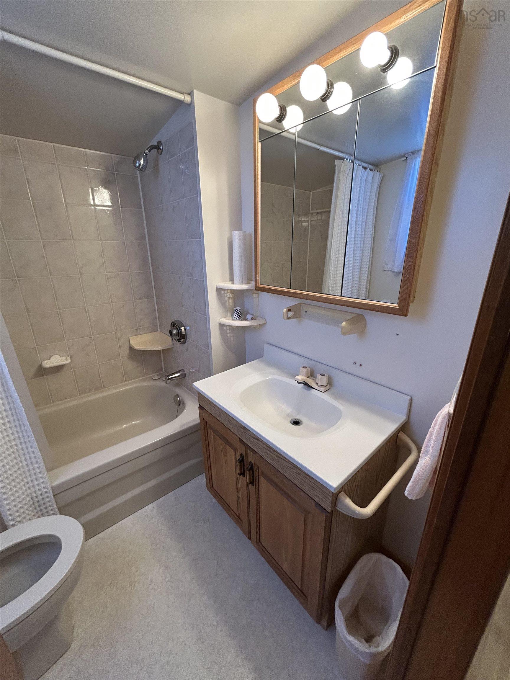 $184,900.00: 14 Cottage Street, Dominion