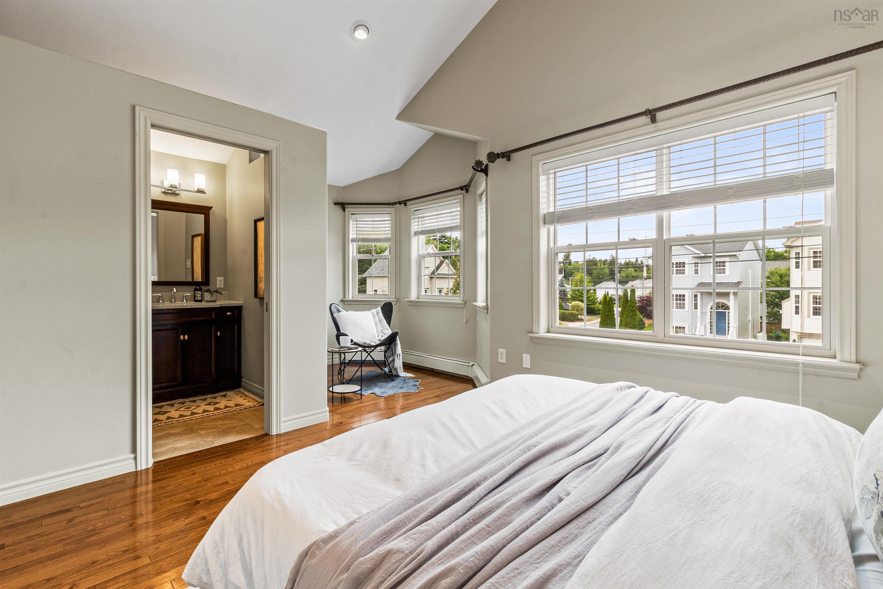 $625,000.00: 332 Oceanview Drive, Bedford