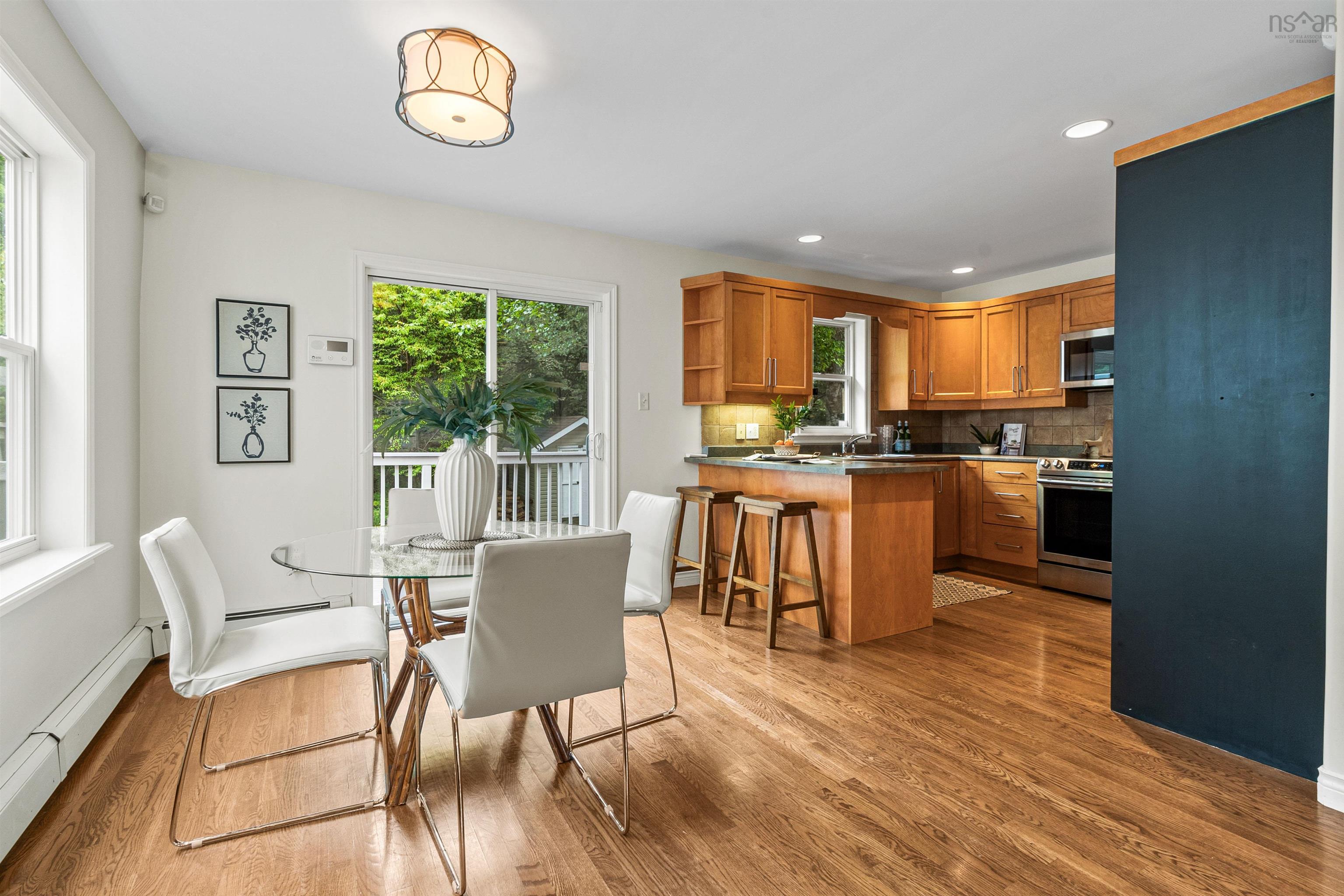 $625,000.00: 332 Oceanview Drive, Bedford