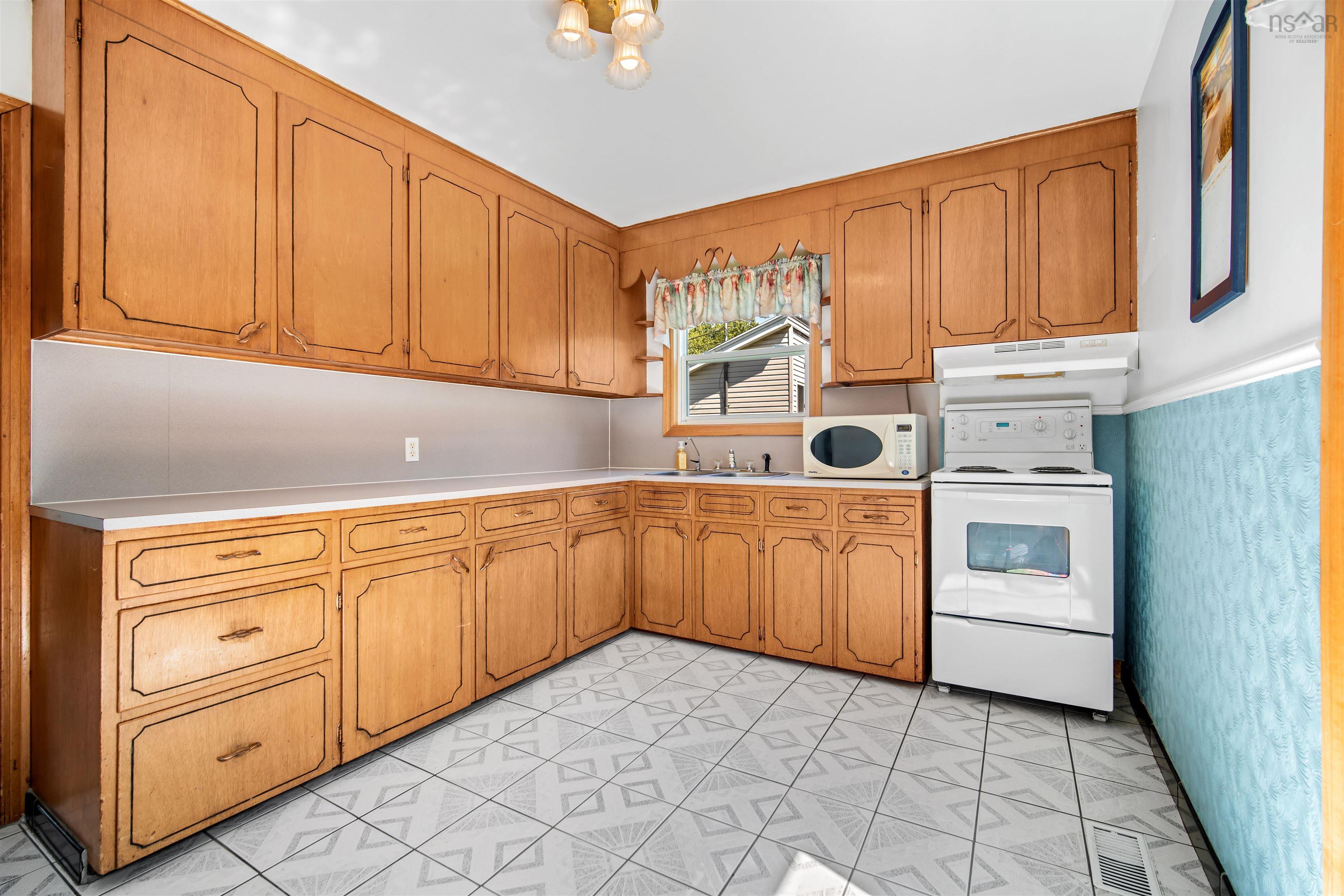 $424,999.00: 2650 Prospect Road, Whites Lake