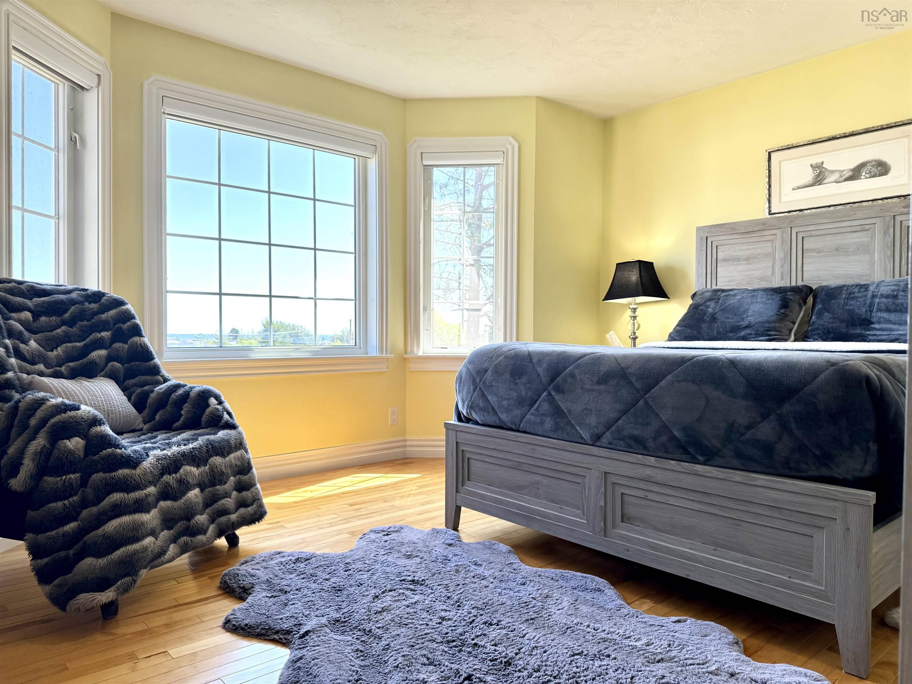 $899,900.00: 9345 366 Highway, Port Howe