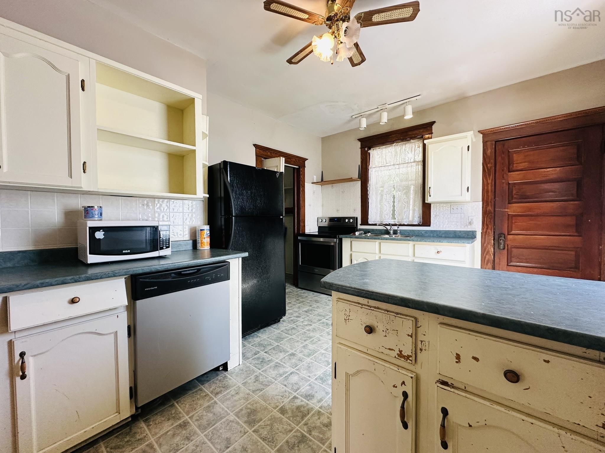 $155,500.00: 12 Fairview Avenue, Stellarton