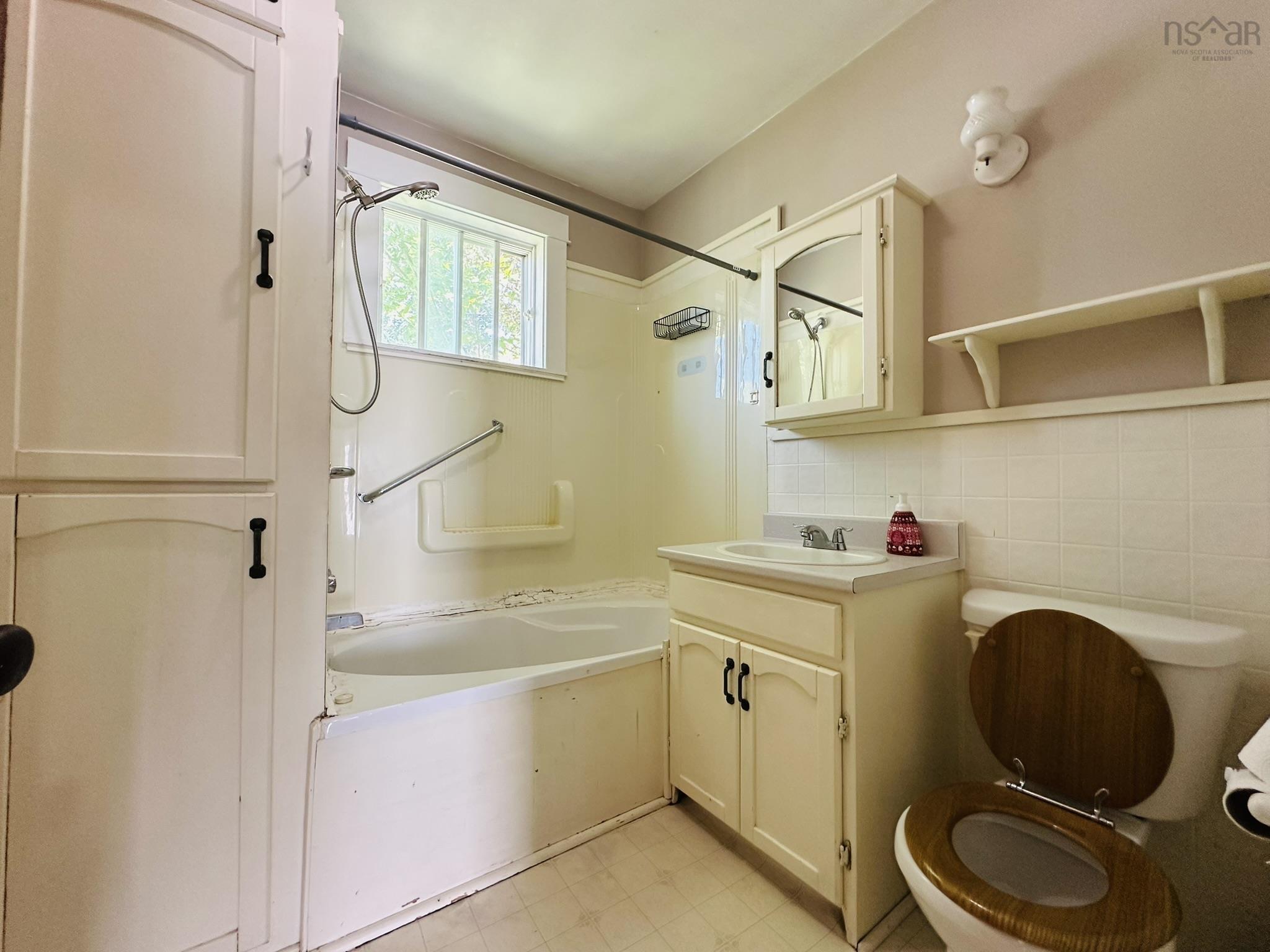 $155,500.00: 12 Fairview Avenue, Stellarton