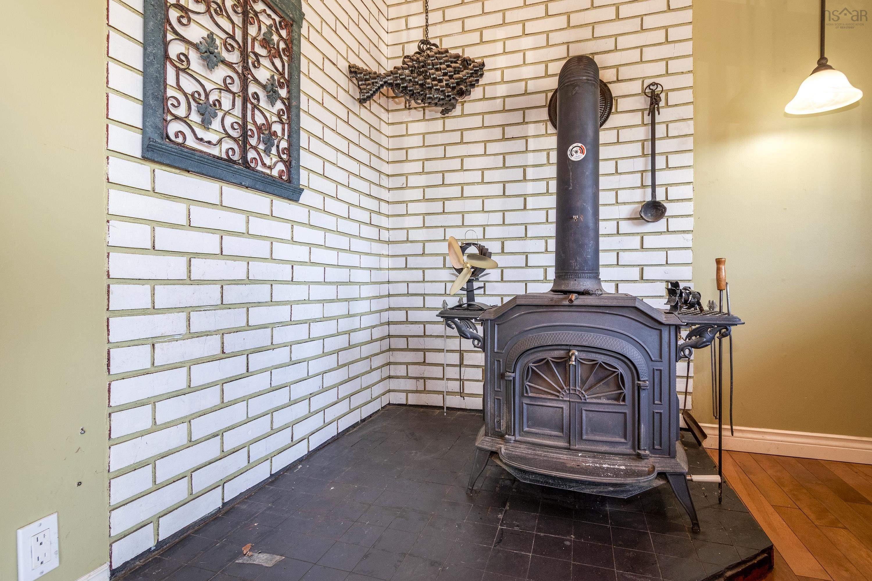 $432,000.00: 46 Awalts Road, Bayswater