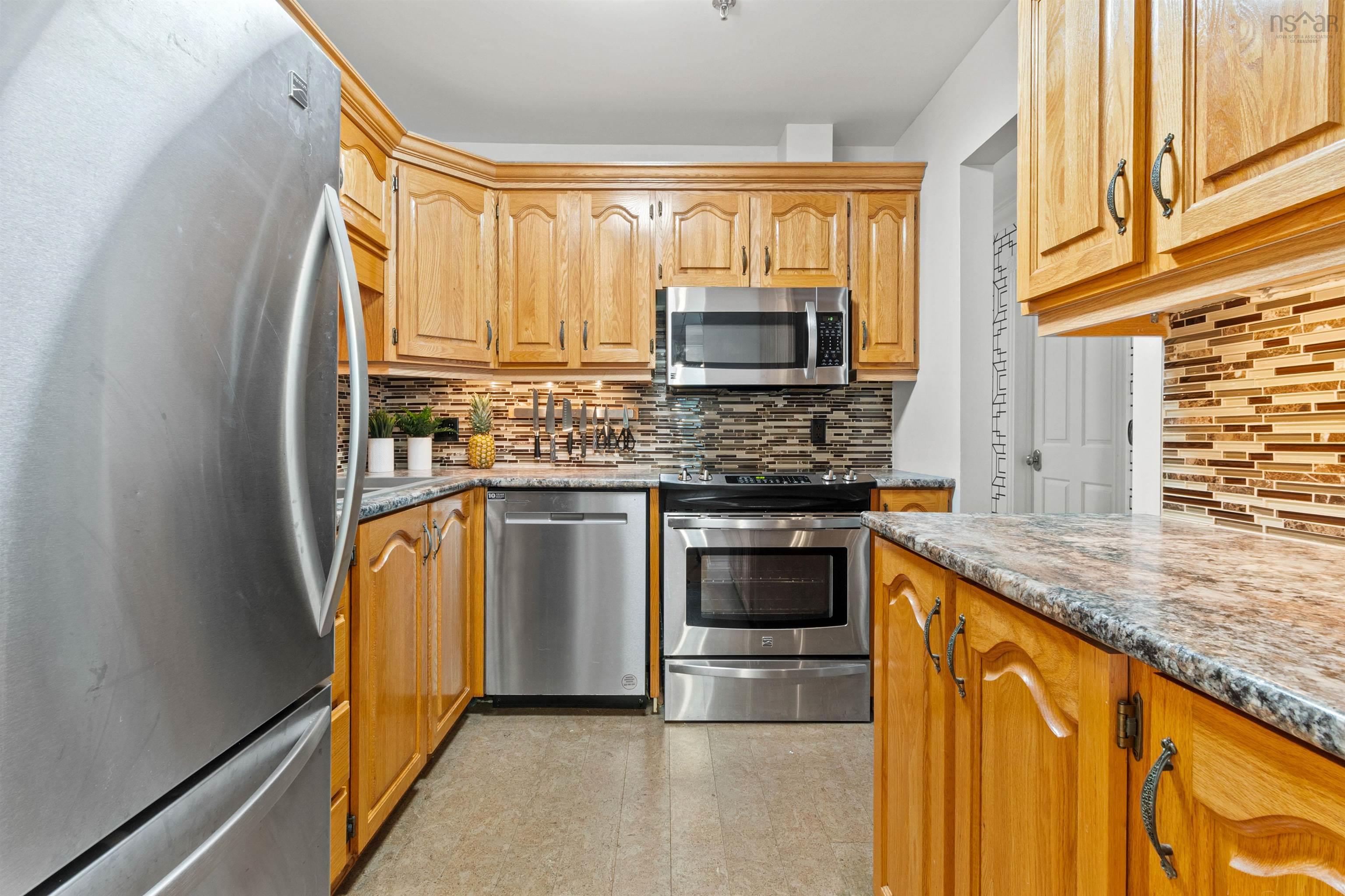 $349,900.00: 202 40 Chelton Woods Lane, Halifax