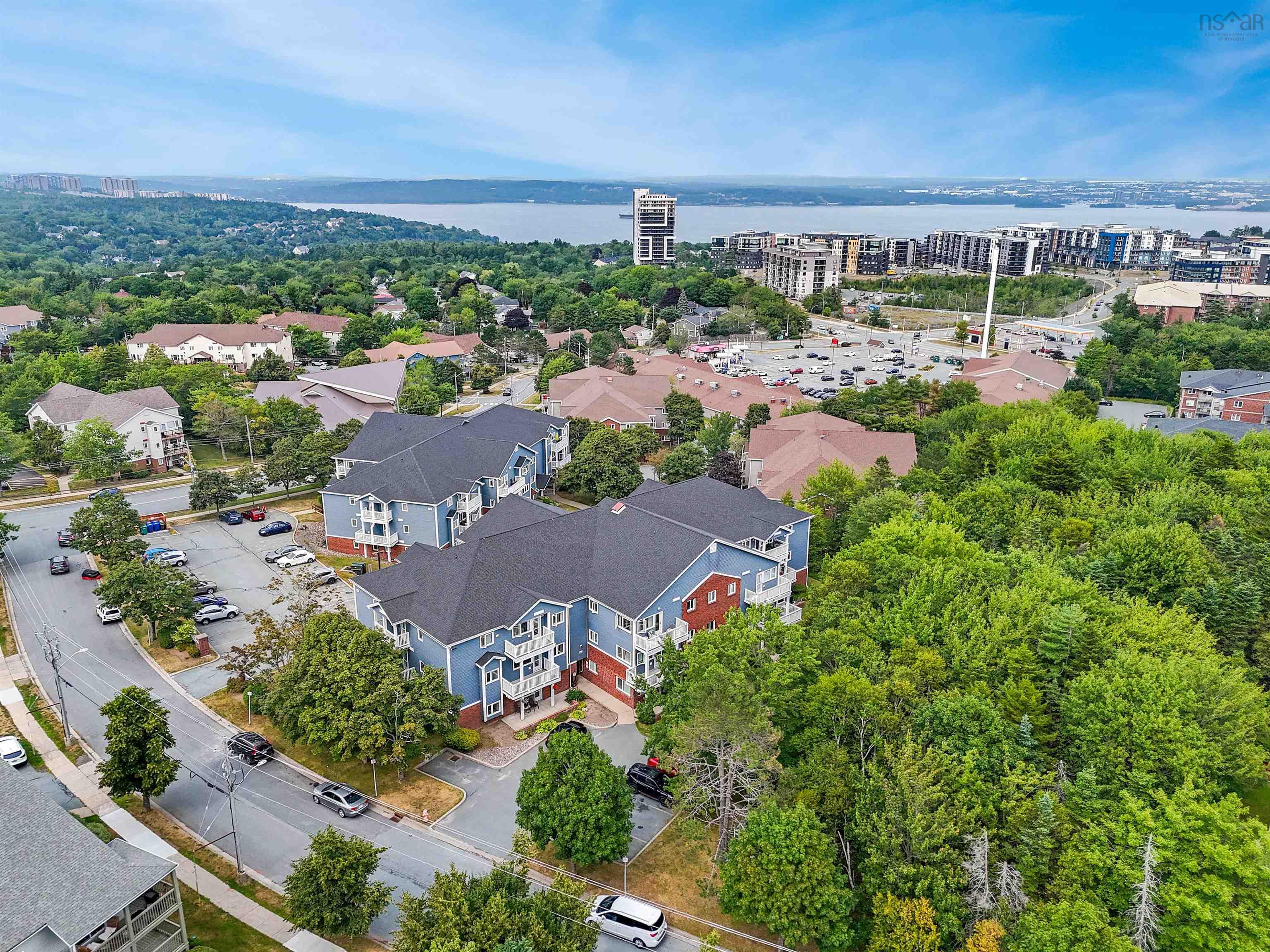$349,900.00: 202 40 Chelton Woods Lane, Halifax