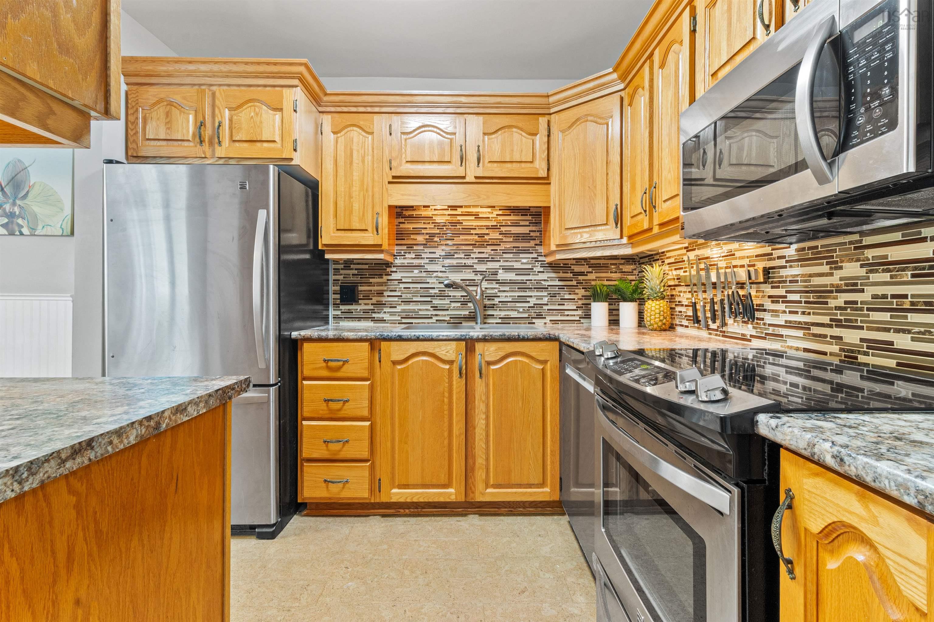 $349,900.00: 202 40 Chelton Woods Lane, Halifax