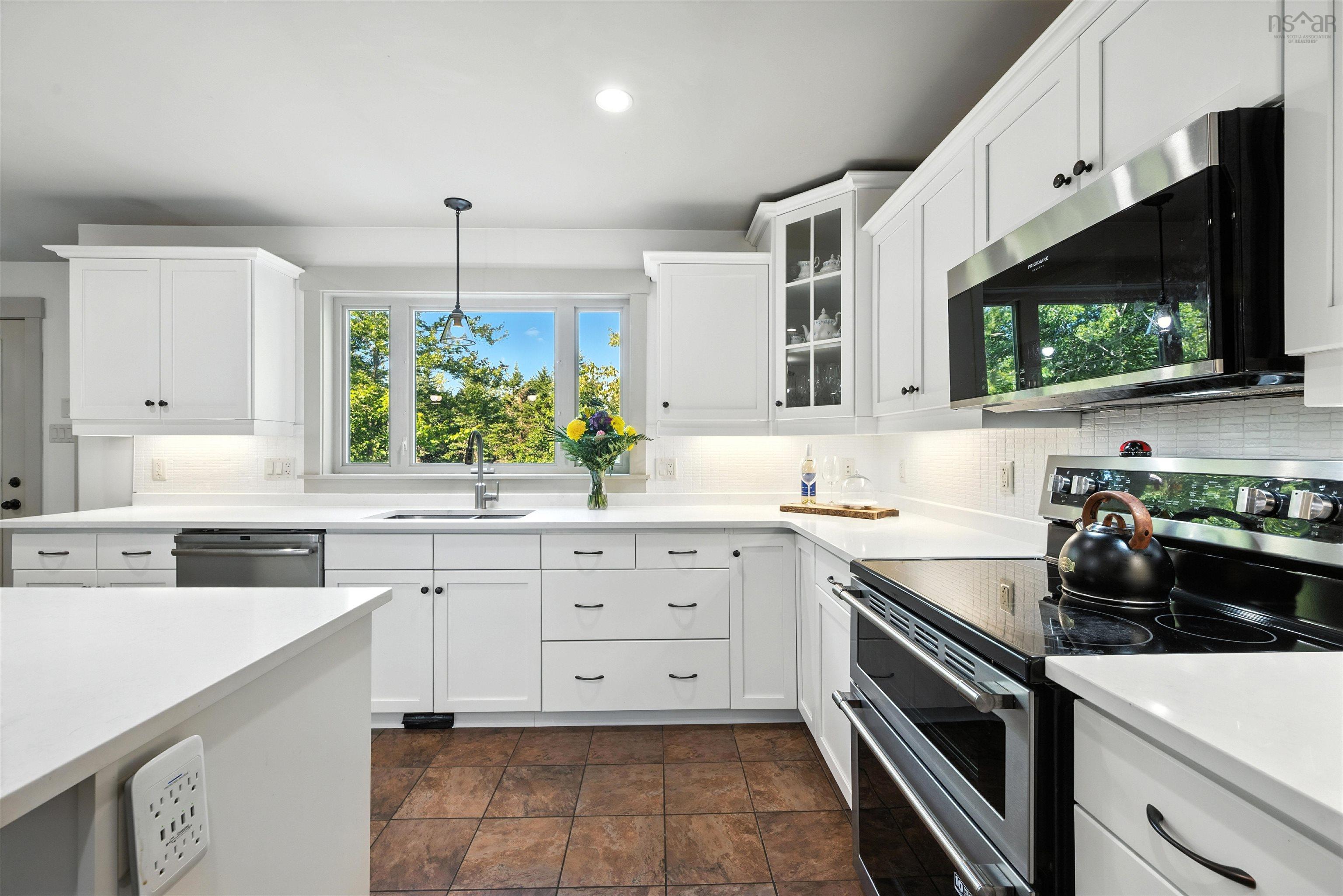 $949,900.00: 68 Magnate Court, Hammonds Plains