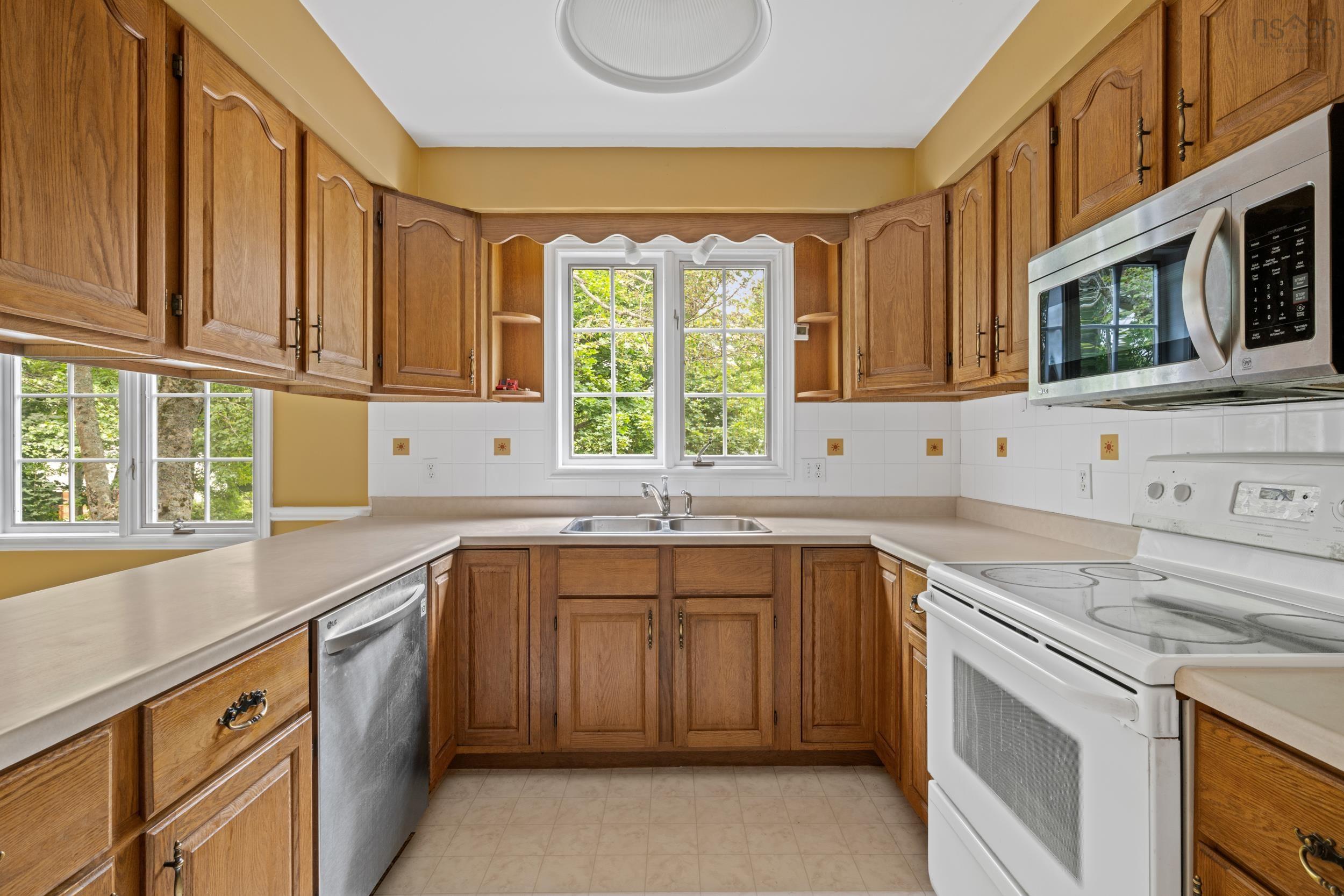 $799,900.00: 52 Forest Road, Dartmouth