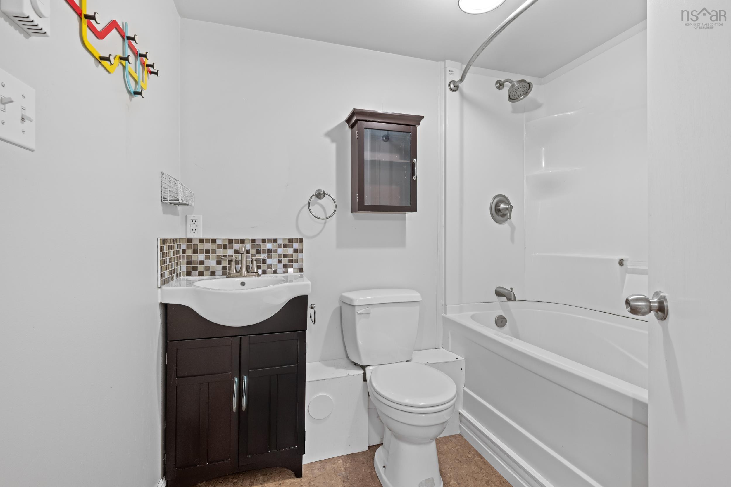 $799,900.00: 52 Forest Road, Dartmouth