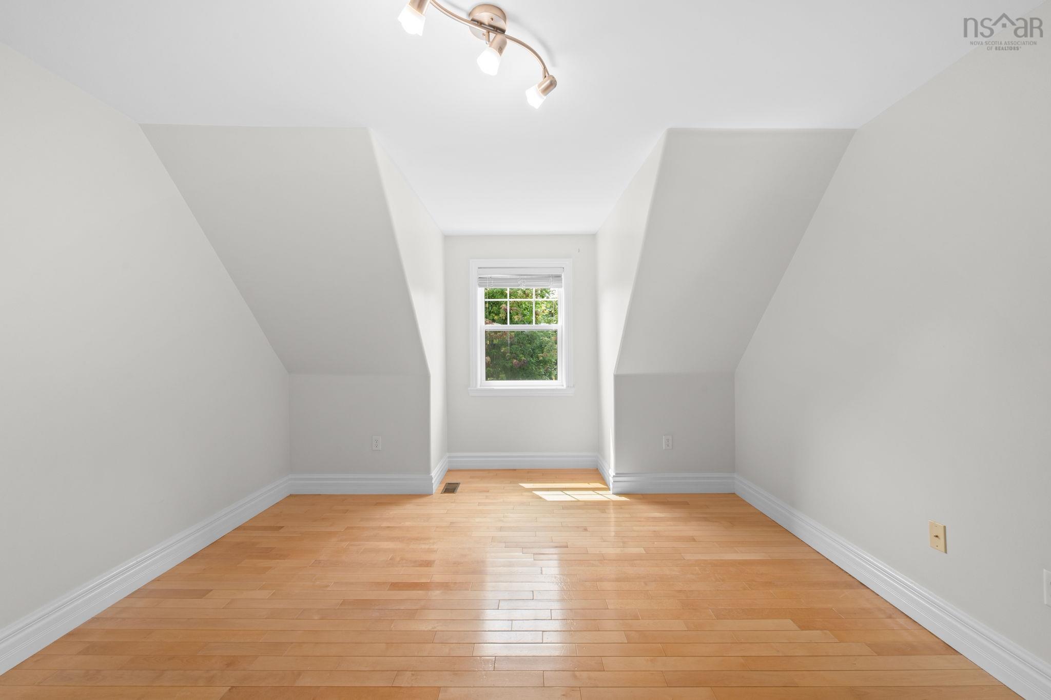 $825,000.00: 88 Inverary Point Lane, West Porters Lake