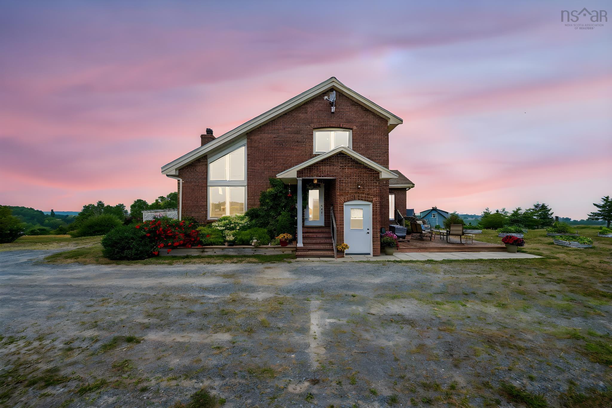 $995,000.00: 12809 1 Highway, Avonport