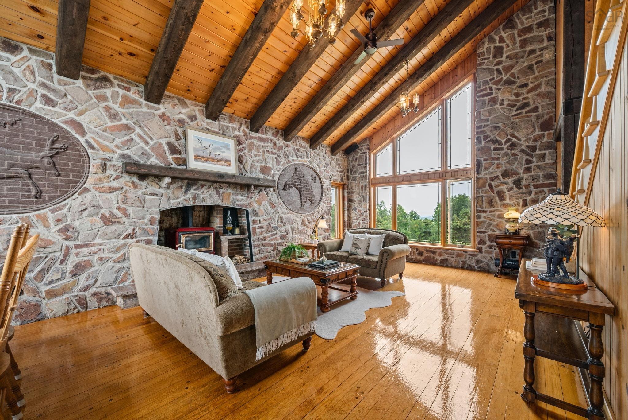 $995,000.00: 12809 1 Highway, Avonport