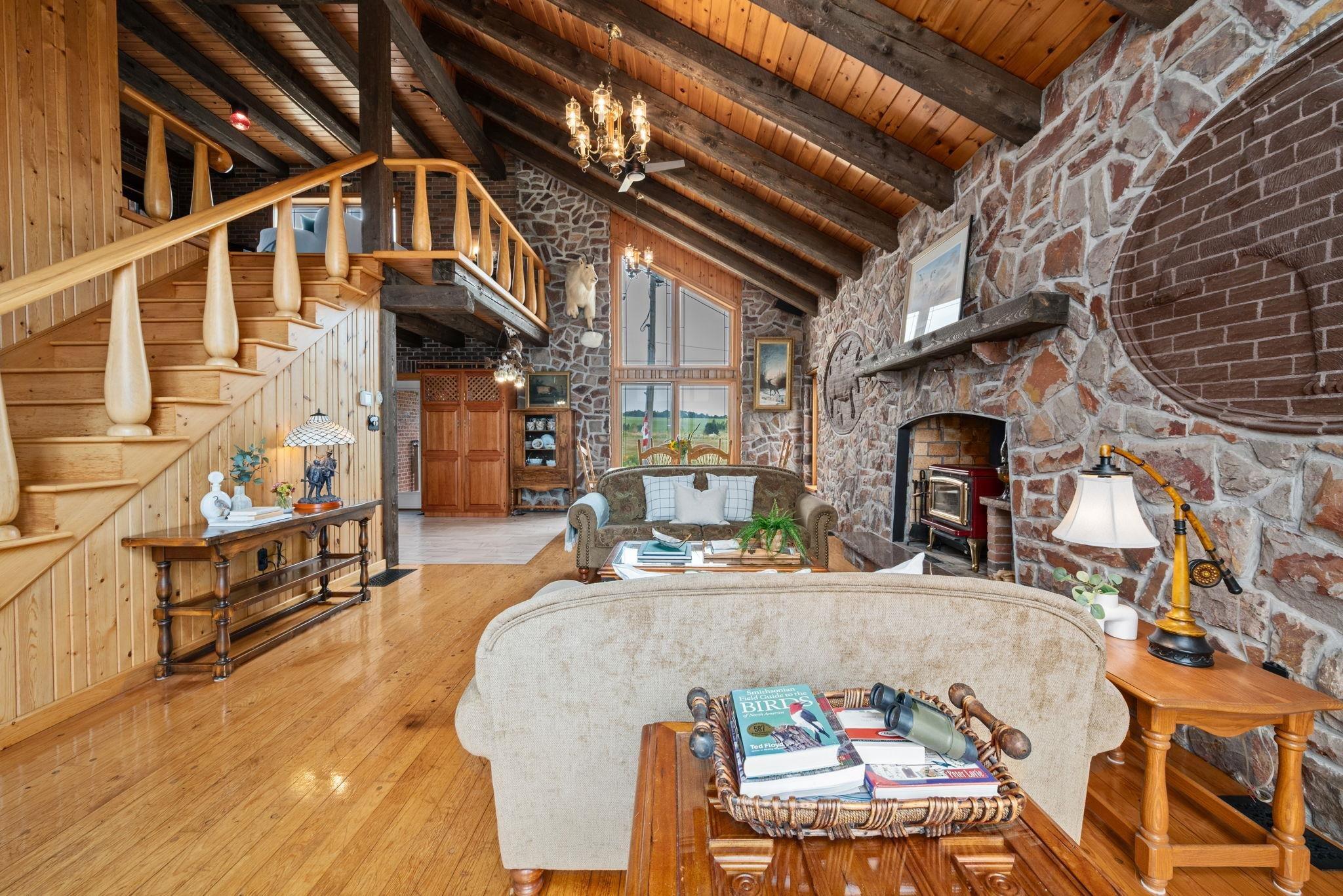 $995,000.00: 12809 1 Highway, Avonport