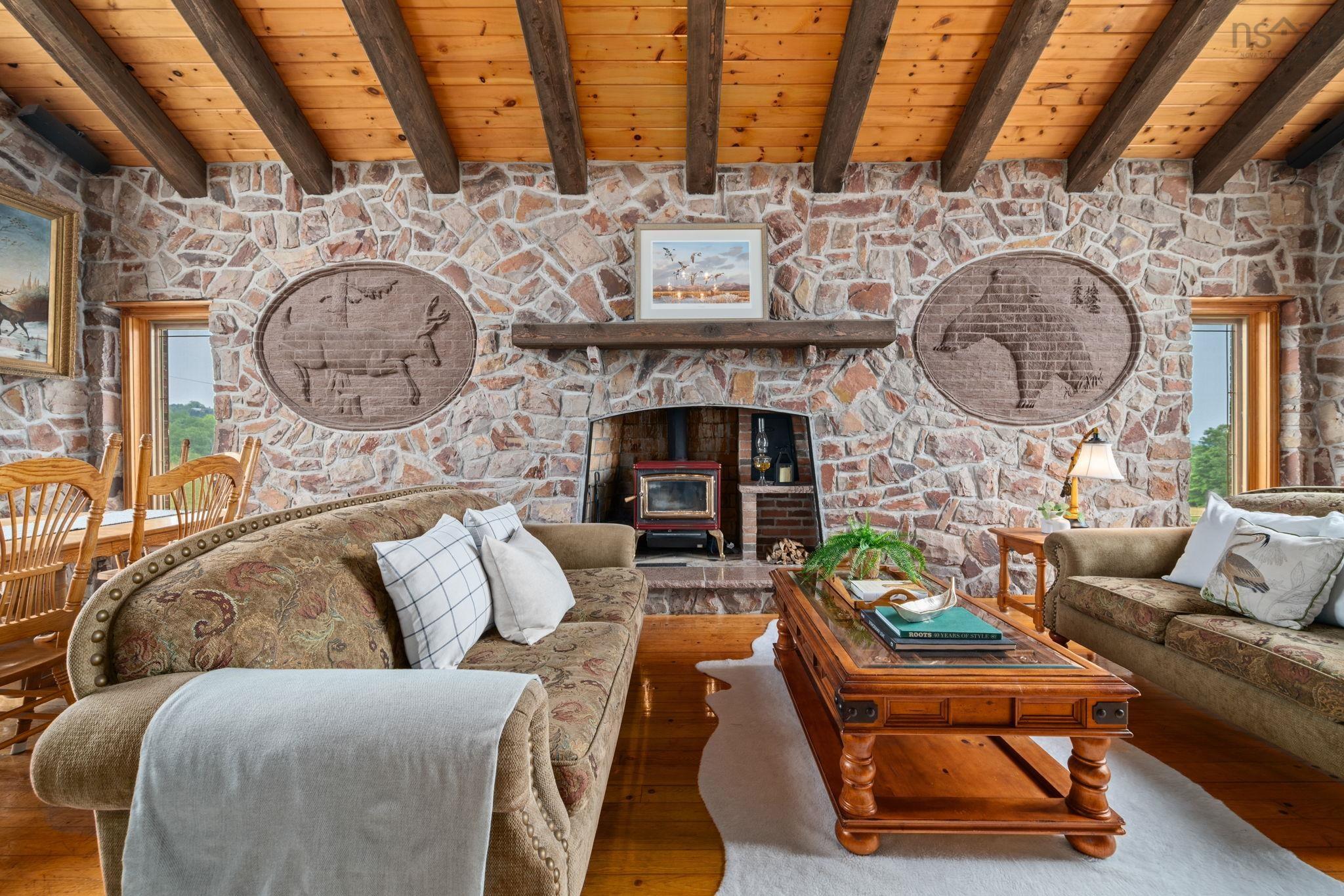 $995,000.00: 12809 1 Highway, Avonport