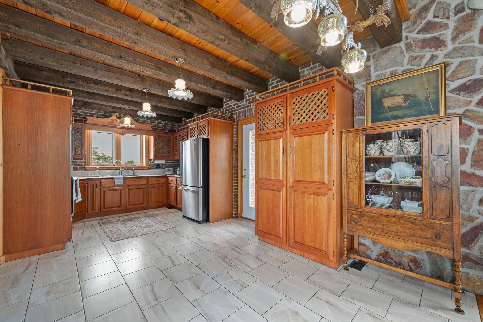 $995,000.00: 12809 1 Highway, Avonport