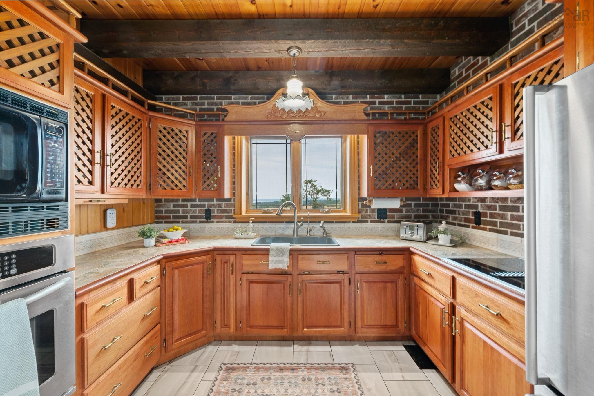 $995,000.00: 12809 1 Highway, Avonport