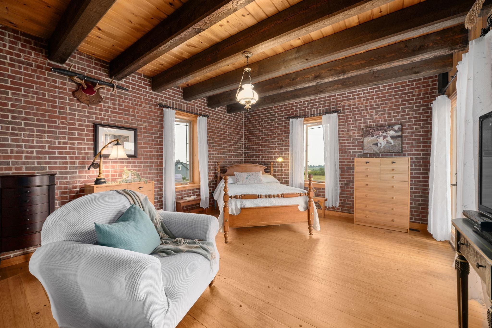 $995,000.00: 12809 1 Highway, Avonport