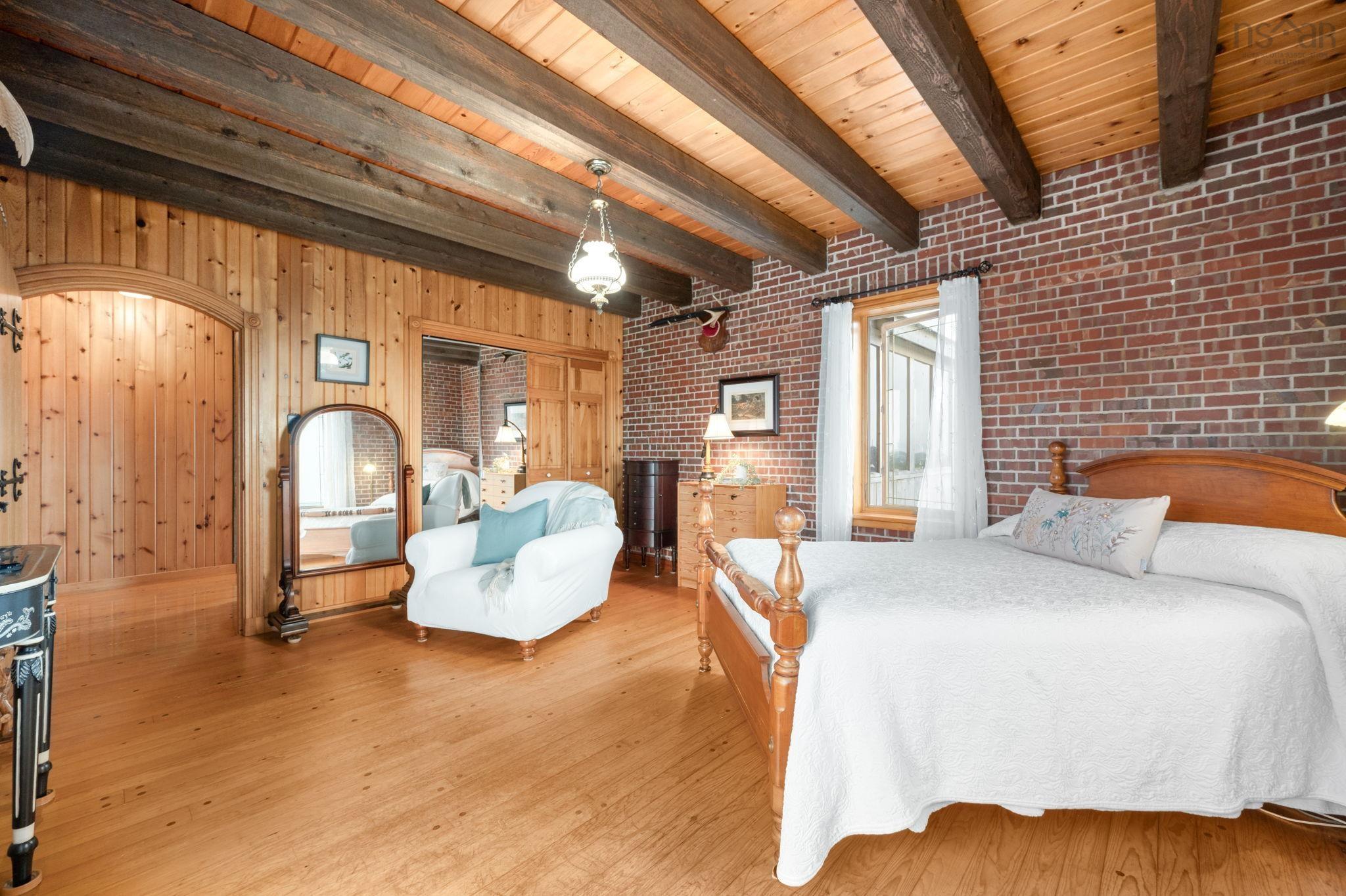 $995,000.00: 12809 1 Highway, Avonport