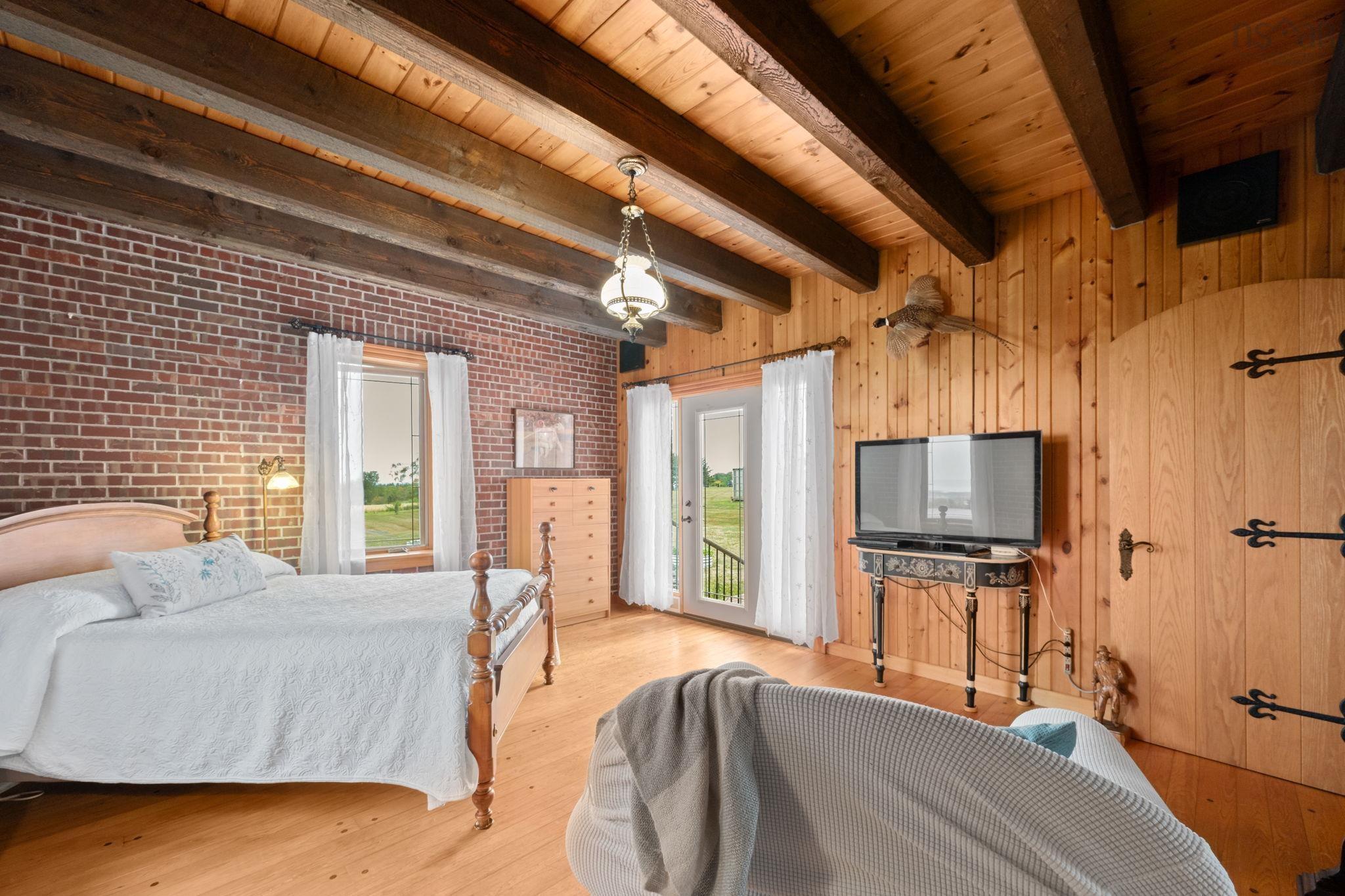 $995,000.00: 12809 1 Highway, Avonport