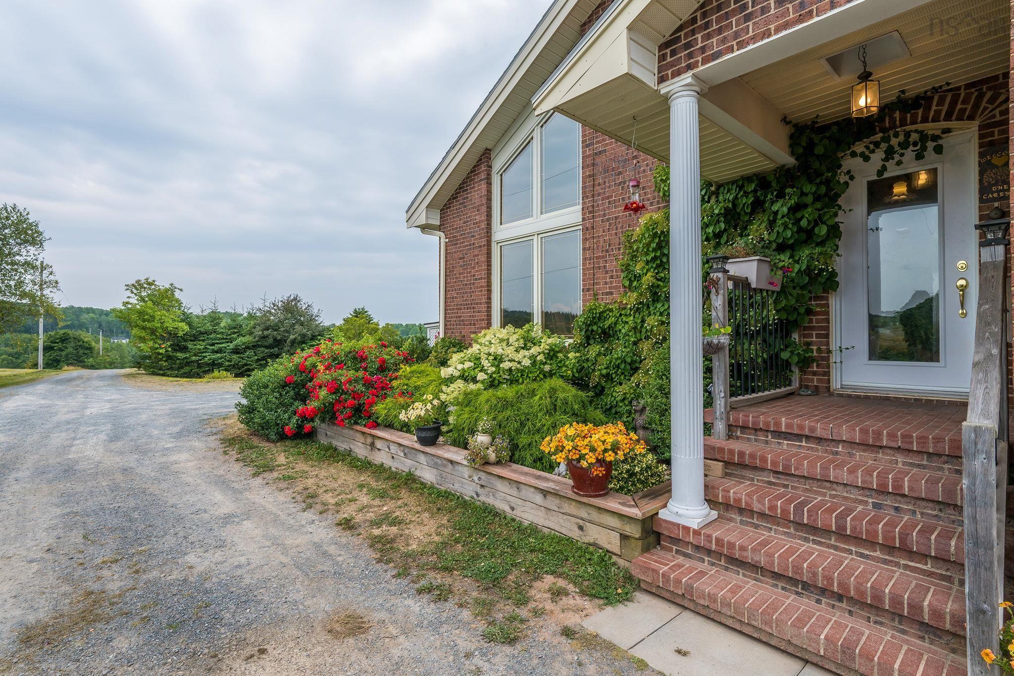 $995,000.00: 12809 1 Highway, Avonport