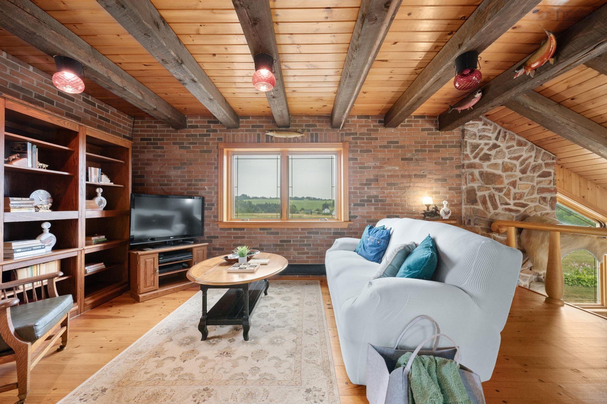 $995,000.00: 12809 1 Highway, Avonport