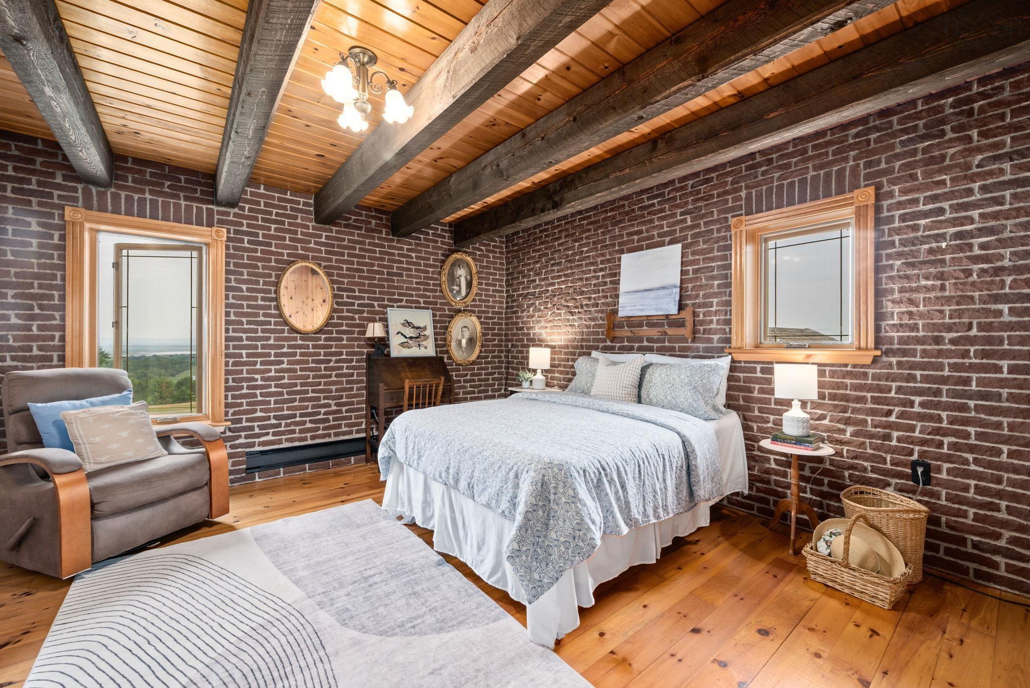 $995,000.00: 12809 1 Highway, Avonport