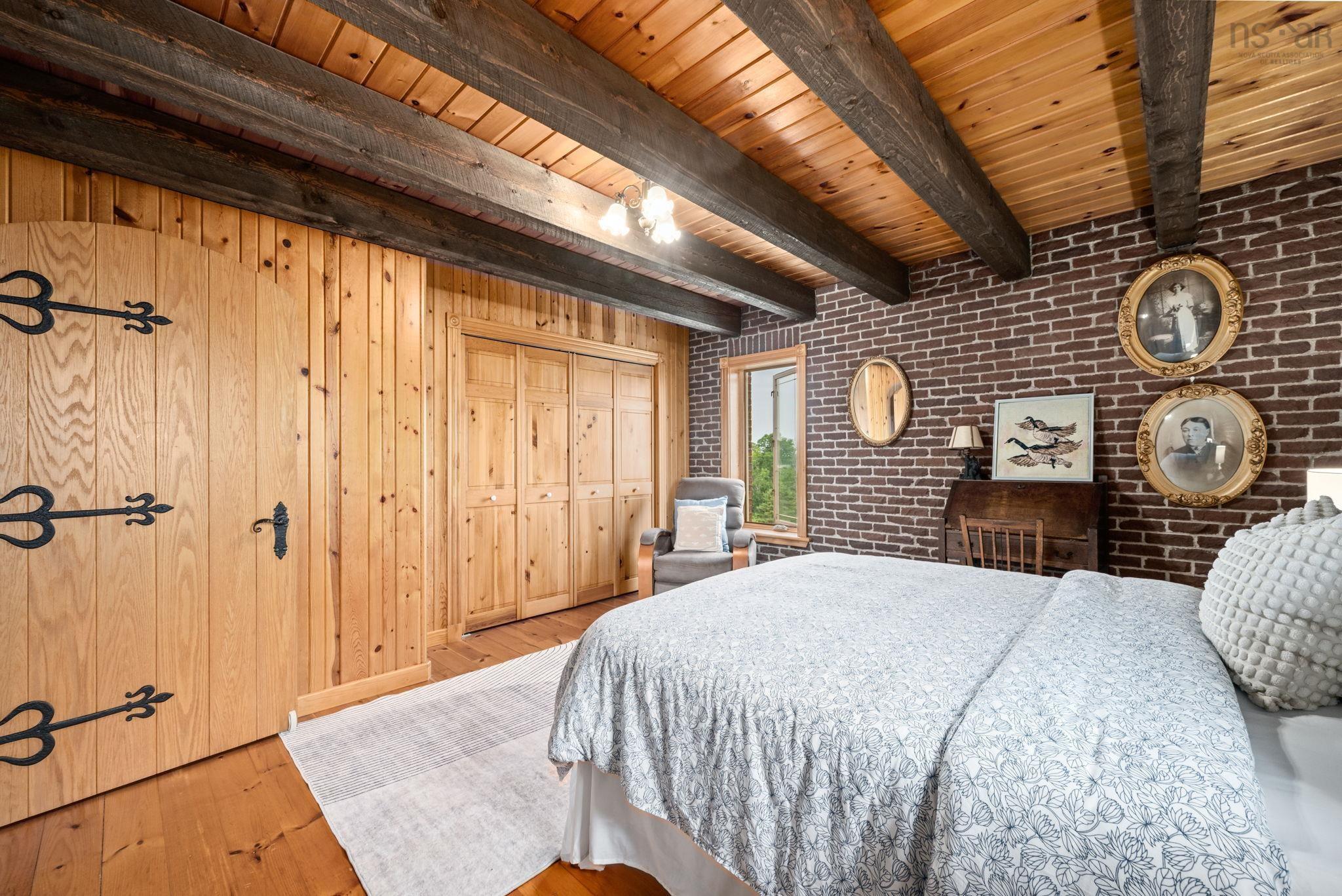 $995,000.00: 12809 1 Highway, Avonport