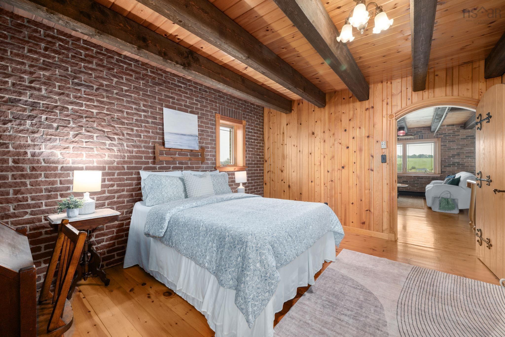 $995,000.00: 12809 1 Highway, Avonport