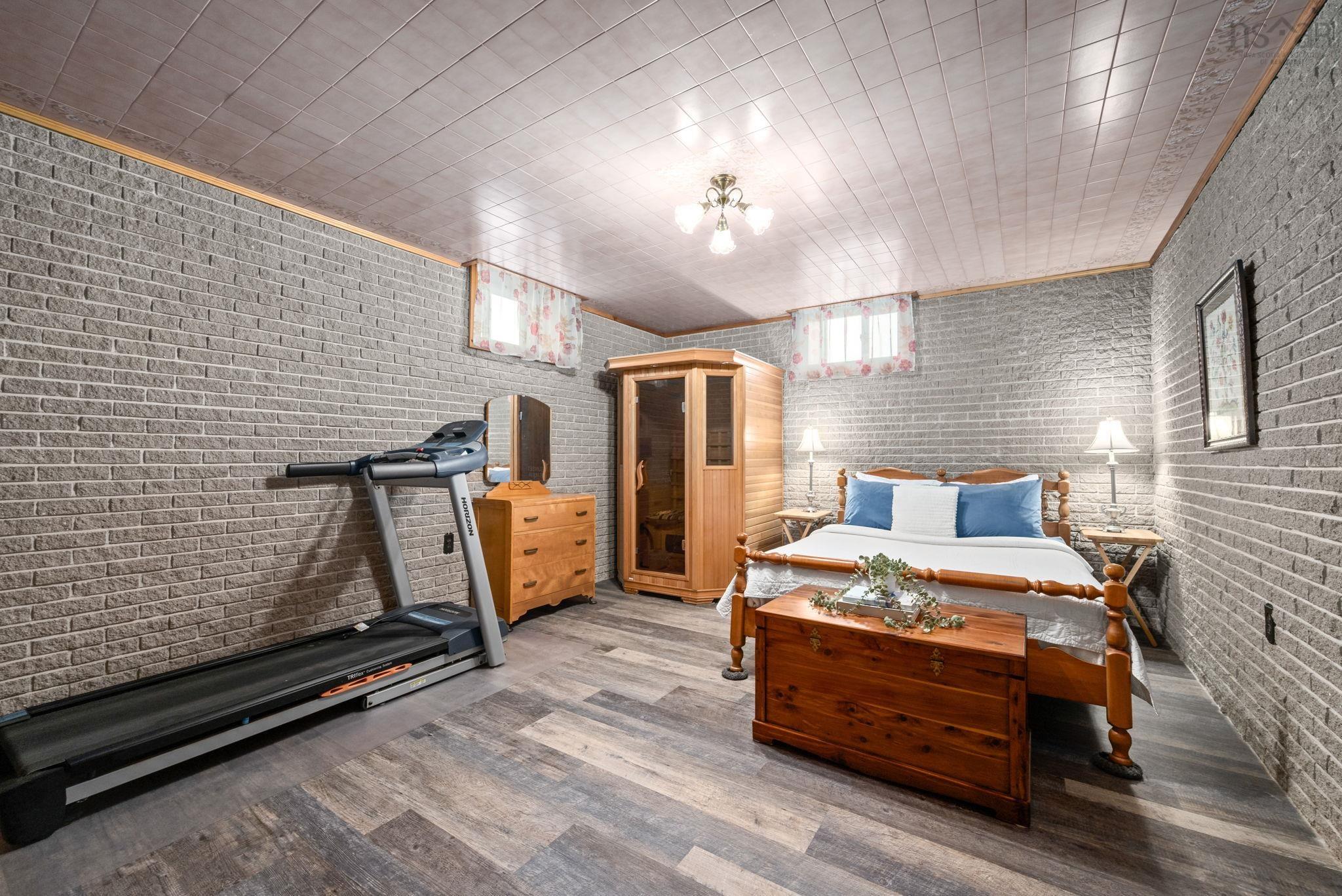 $995,000.00: 12809 1 Highway, Avonport