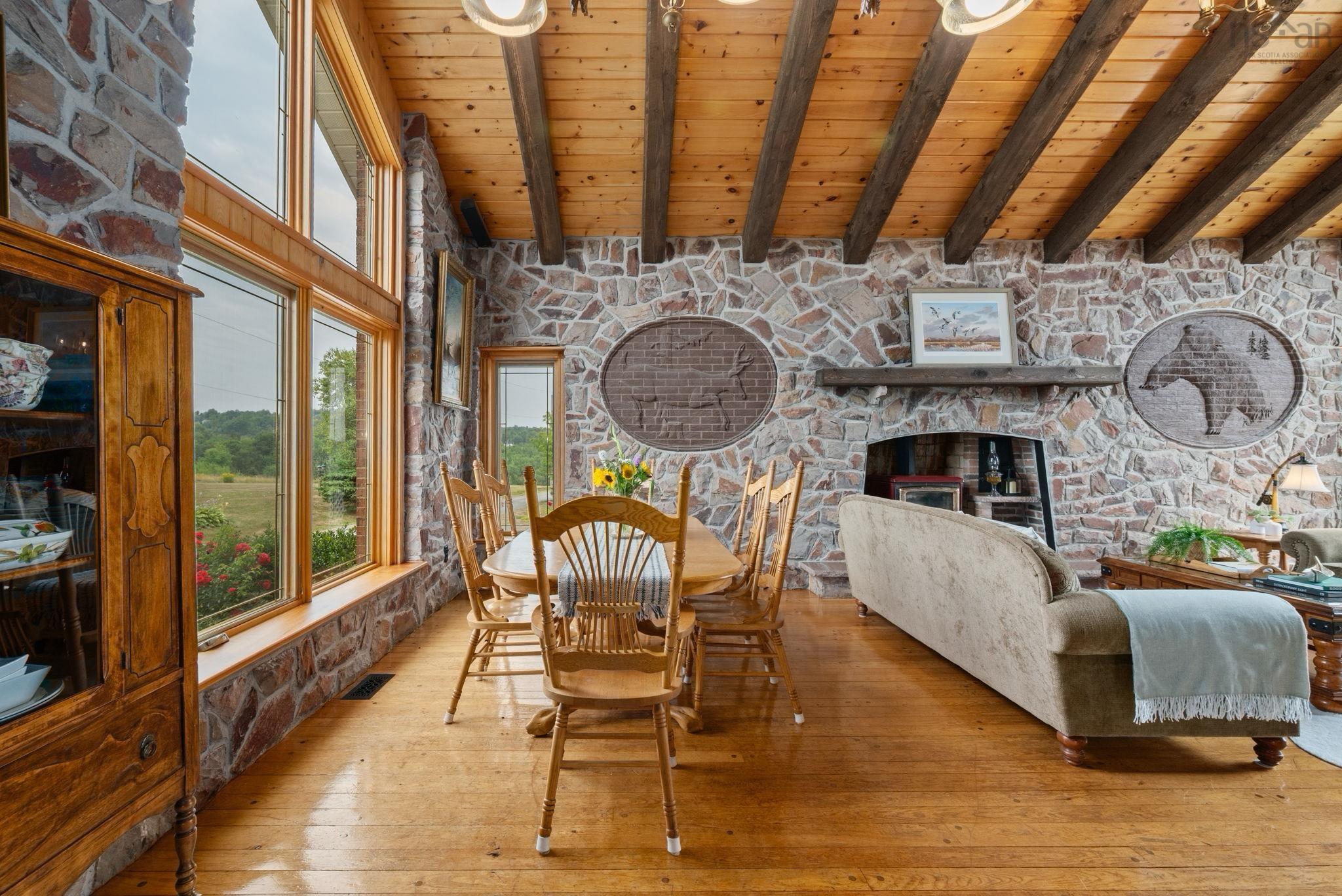 $995,000.00: 12809 1 Highway, Avonport