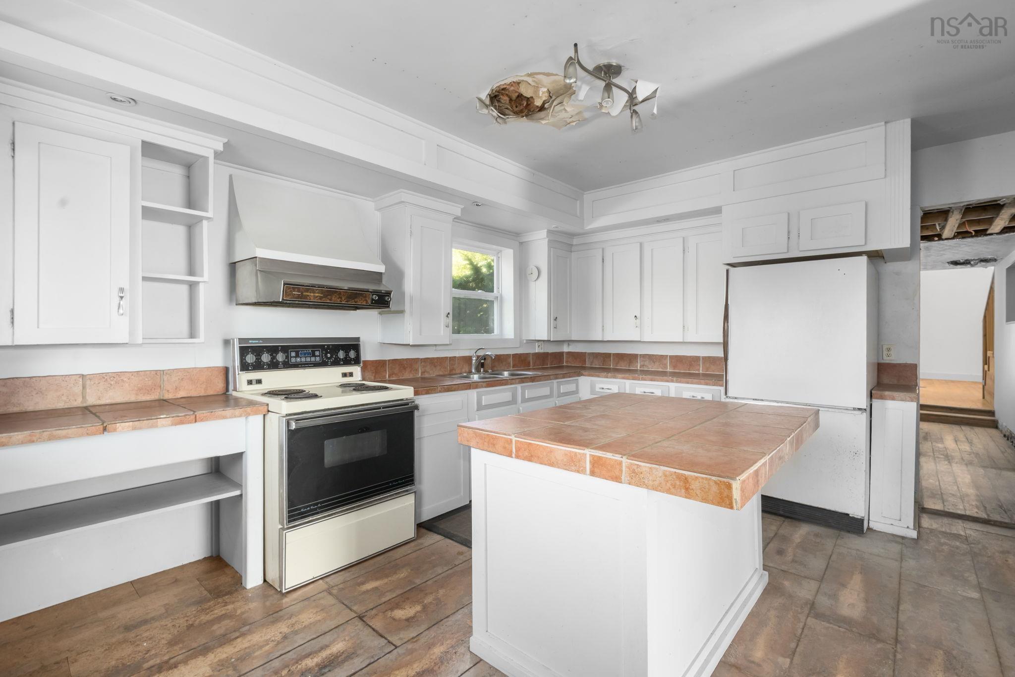 $339,000.00: 12 South Point Road, Portuguese Cove