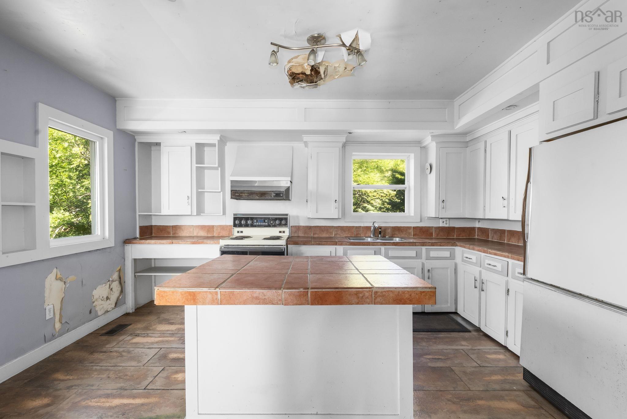 $339,000.00: 12 South Point Road, Portuguese Cove