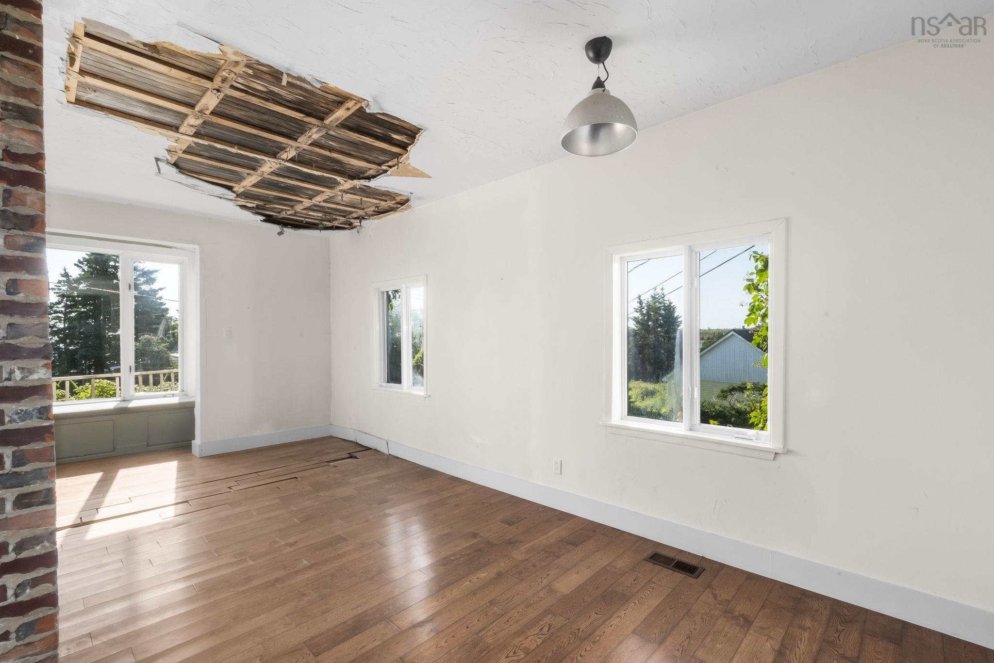 $339,000.00: 12 South Point Road, Portuguese Cove