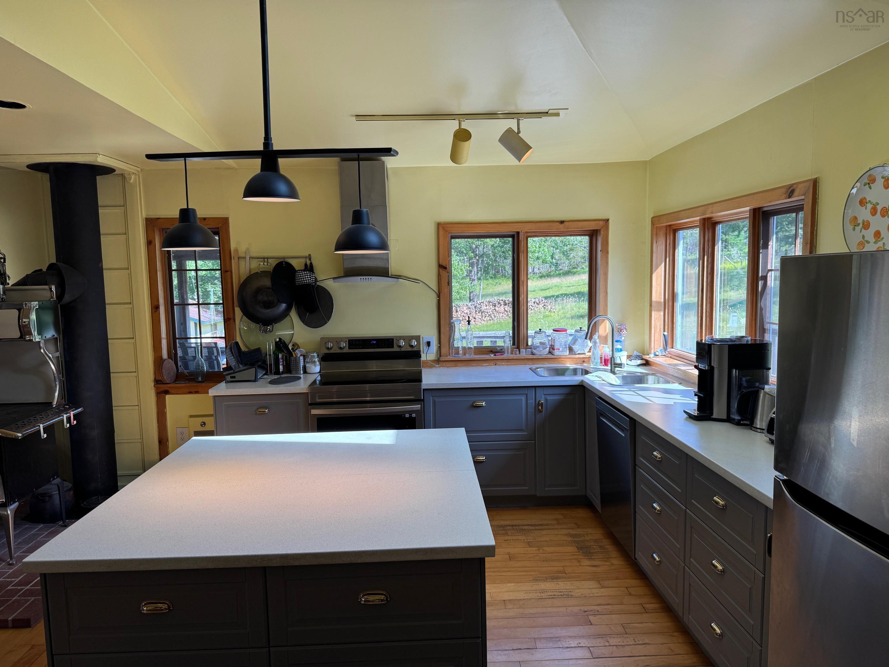 $799,900.00: 956 Highway 203, Kemptville