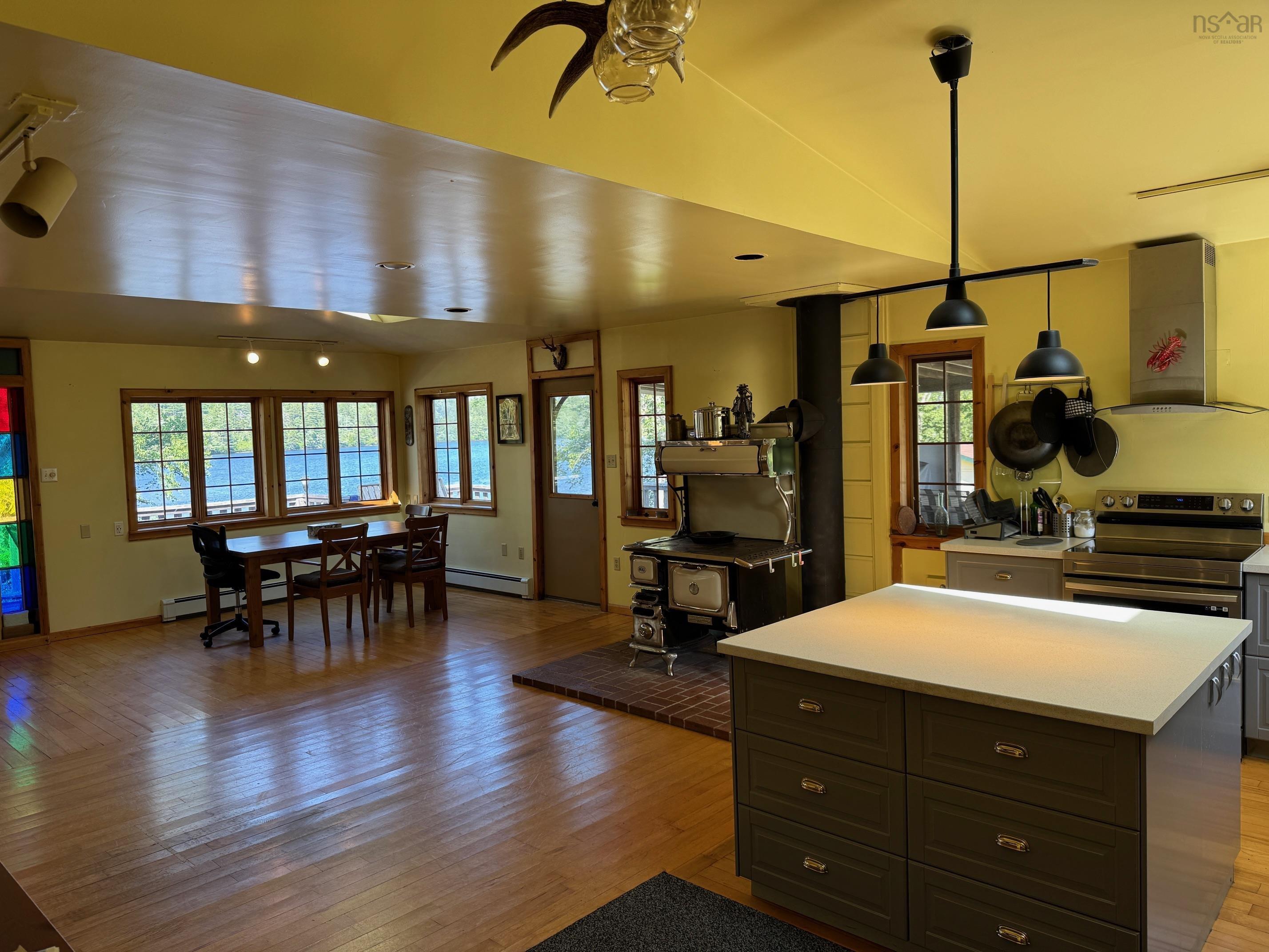 $799,900.00: 956 Highway 203, Kemptville