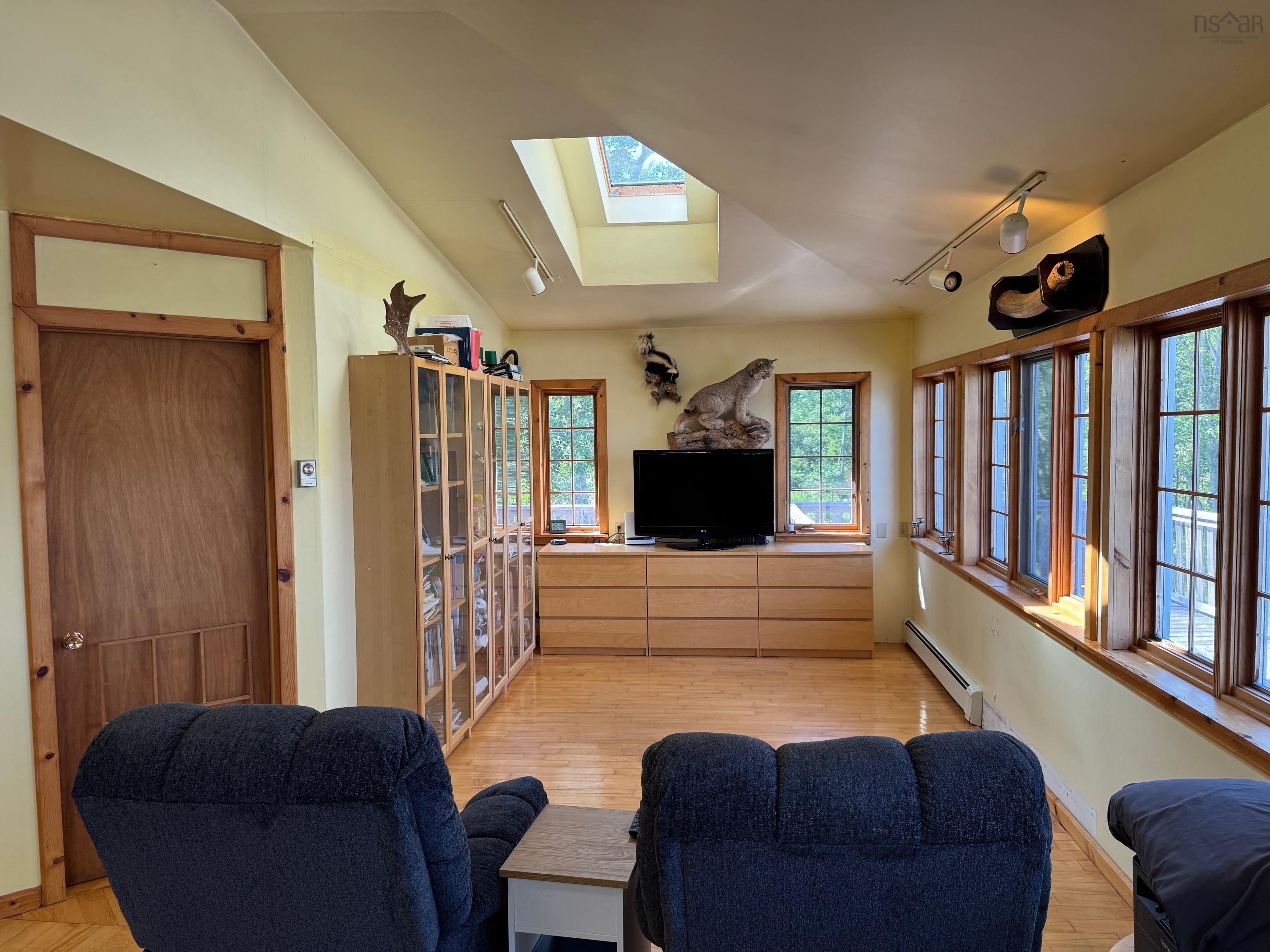 $799,900.00: 956 Highway 203, Kemptville