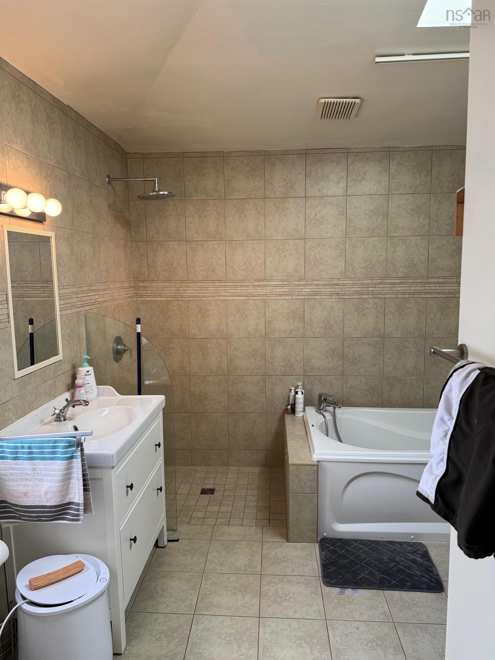 $799,900.00: 956 Highway 203, Kemptville