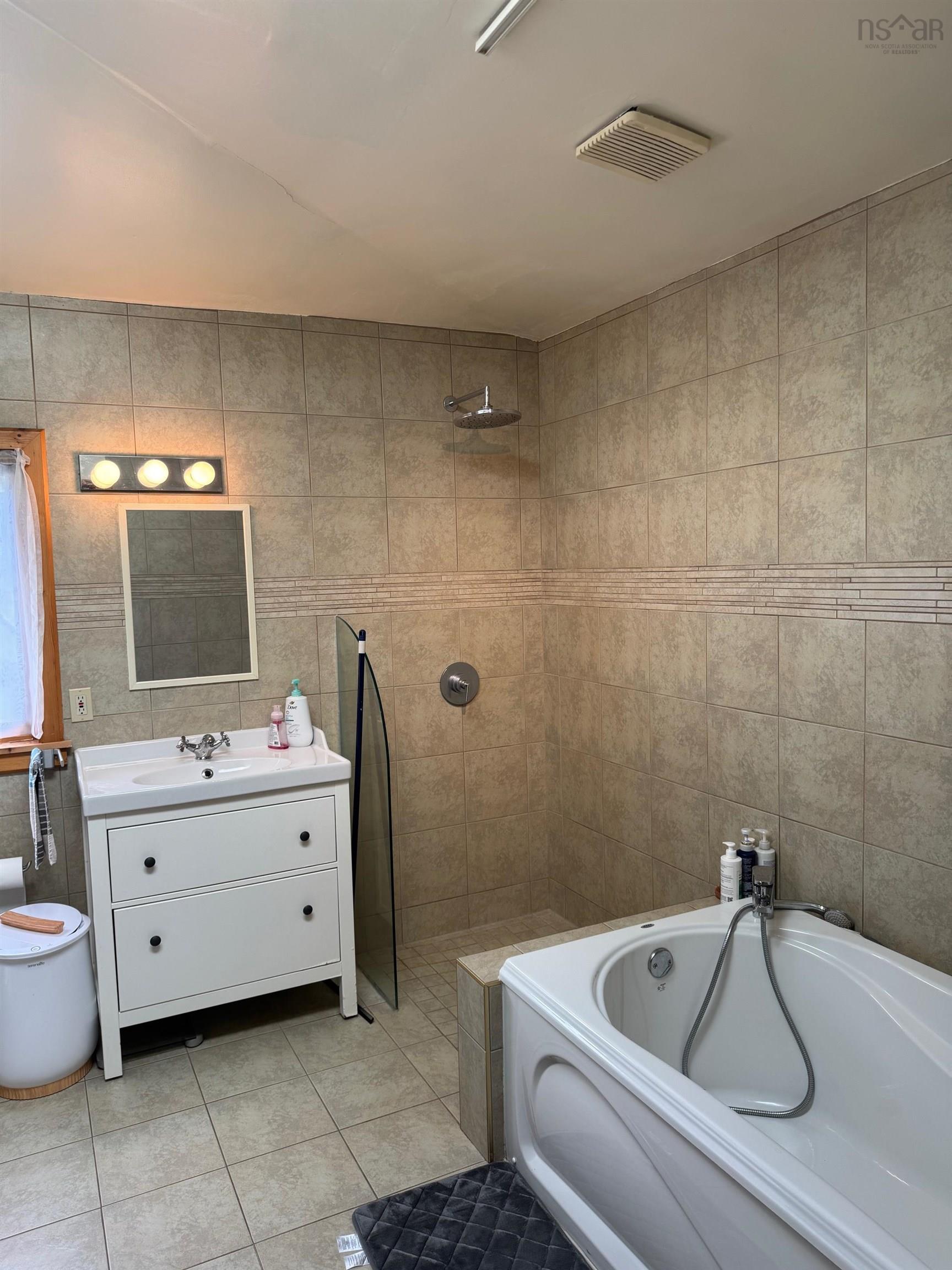 $799,900.00: 956 Highway 203, Kemptville