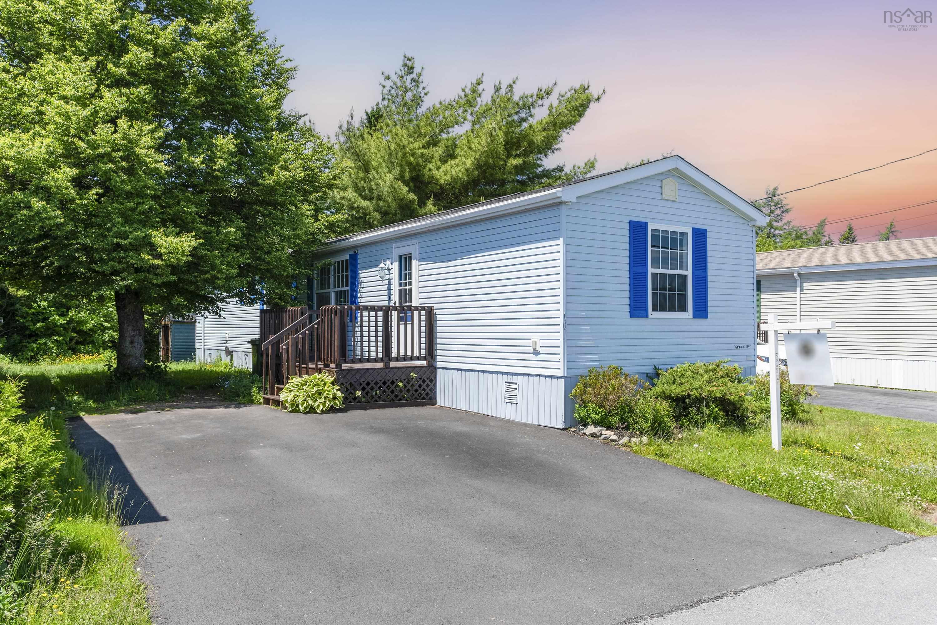 10 Apple Street, Dartmouth, NS (MLS® 202520116)