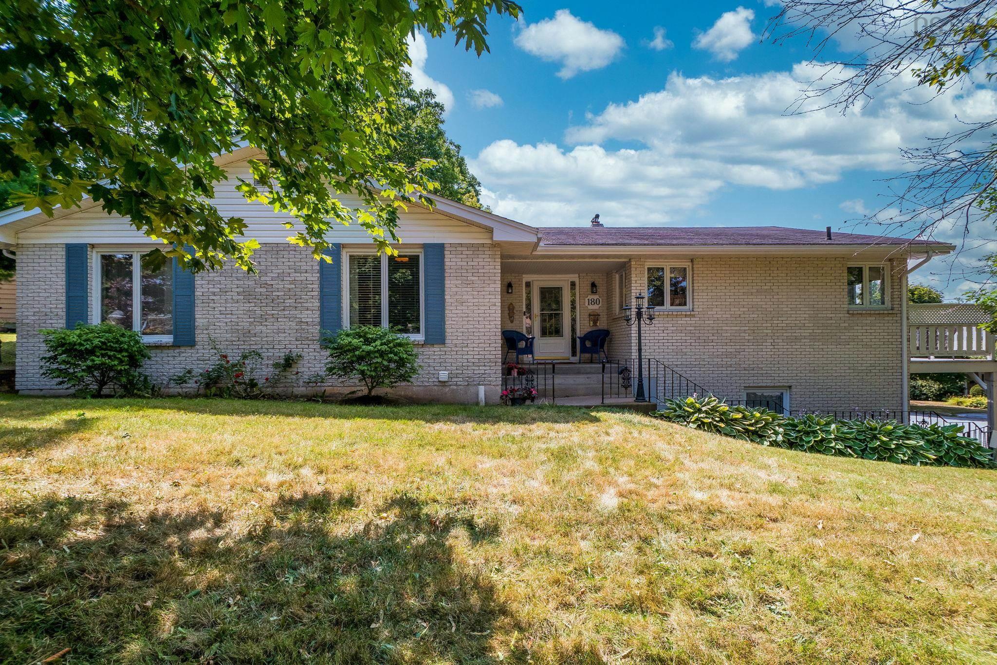 180 Rockmanor Drive, Bedford, NS (MLS® 202520137)