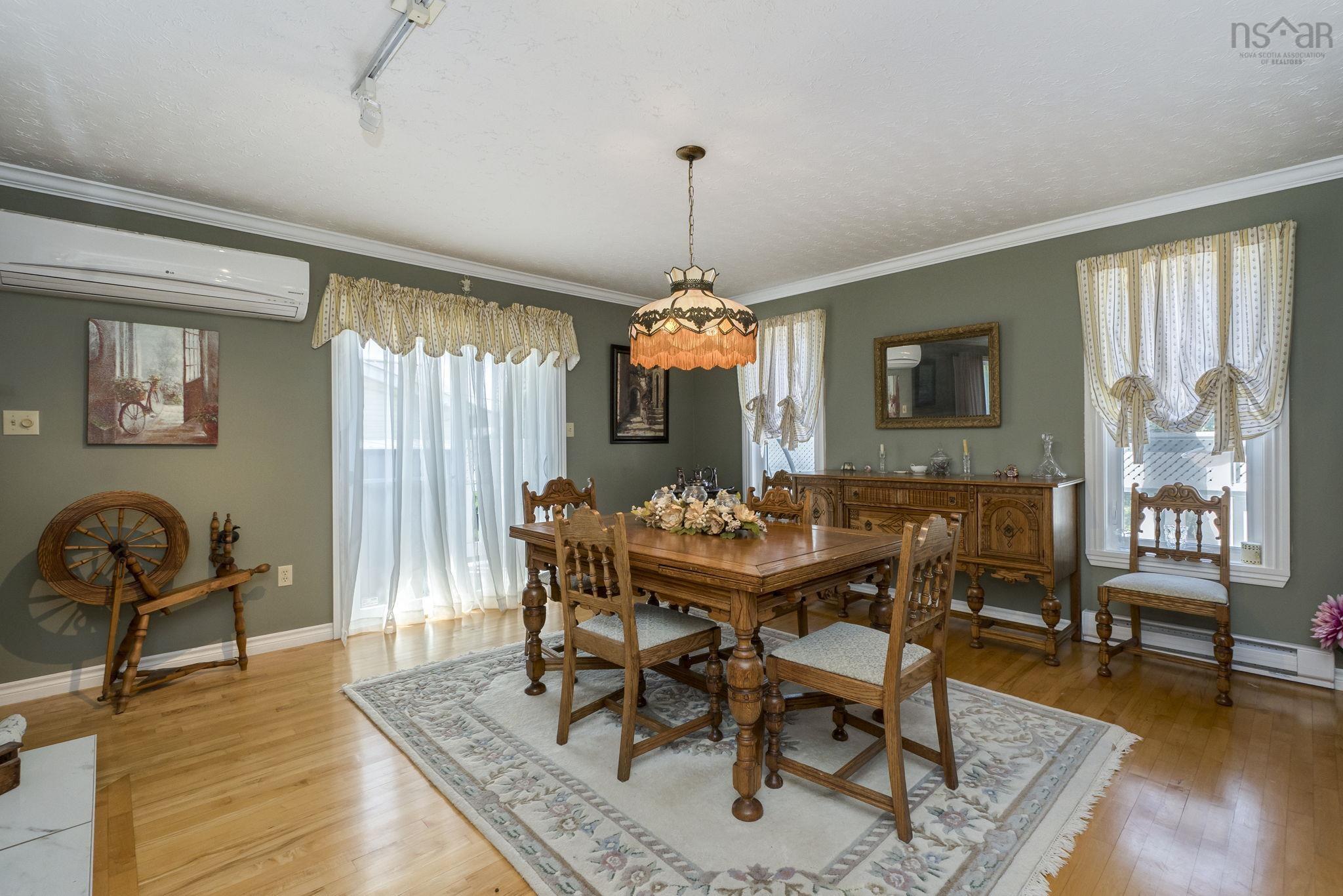 $699,900.00: 180 Rockmanor Drive, Bedford