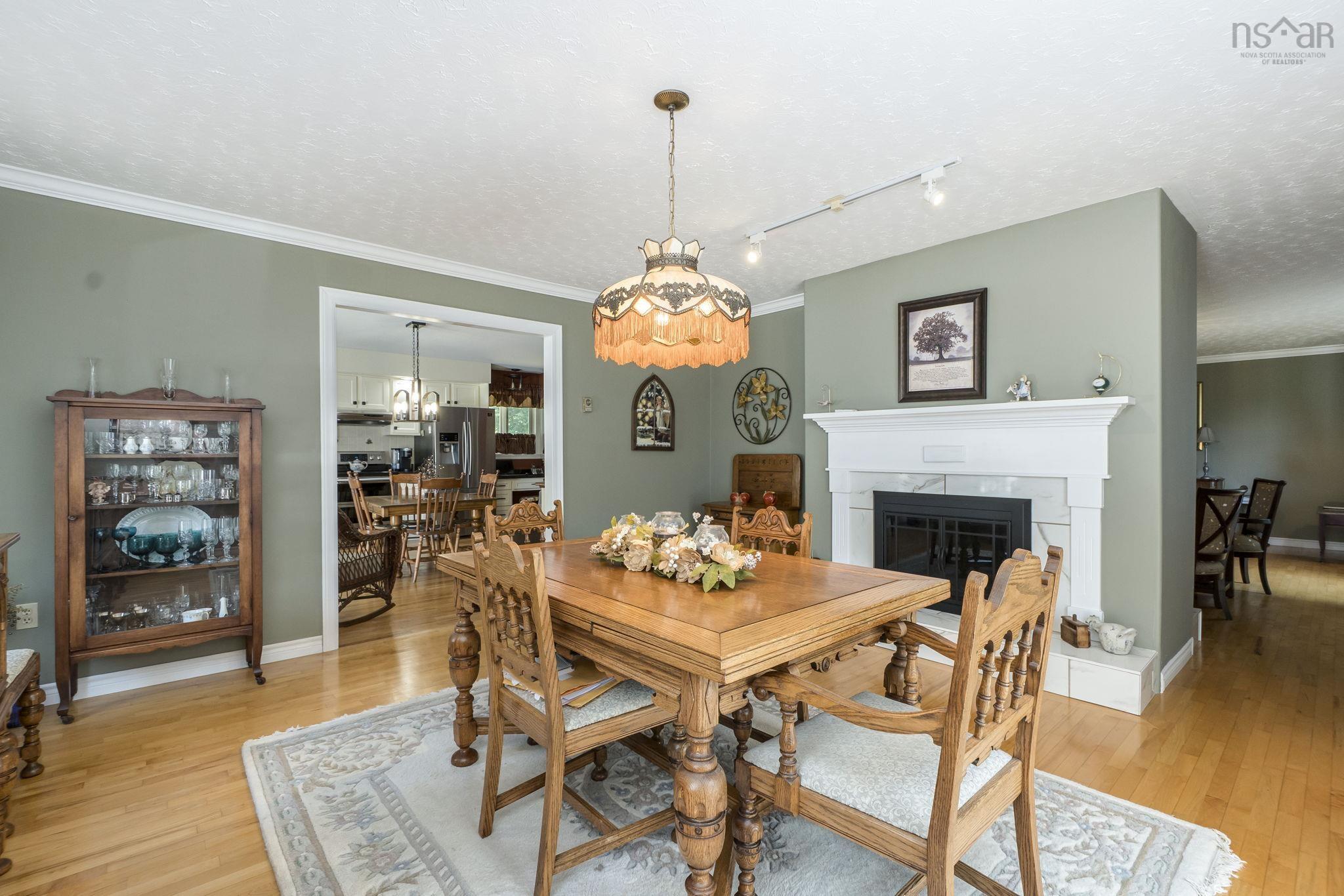 $699,900.00: 180 Rockmanor Drive, Bedford