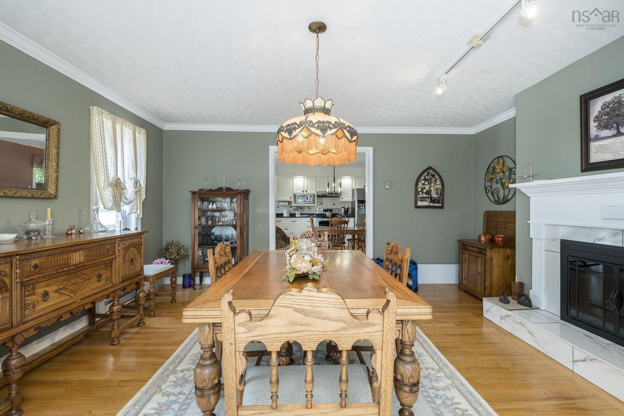 $699,900.00: 180 Rockmanor Drive, Bedford