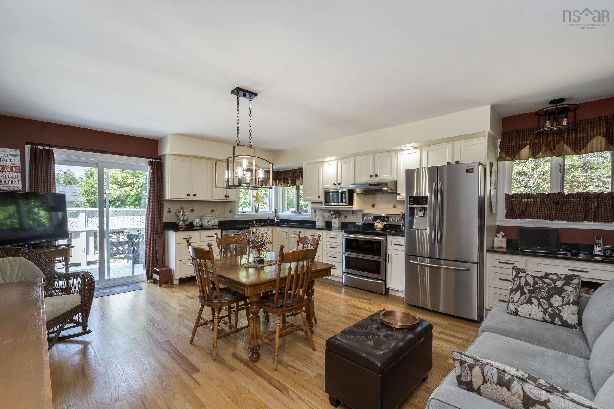 $699,900.00: 180 Rockmanor Drive, Bedford