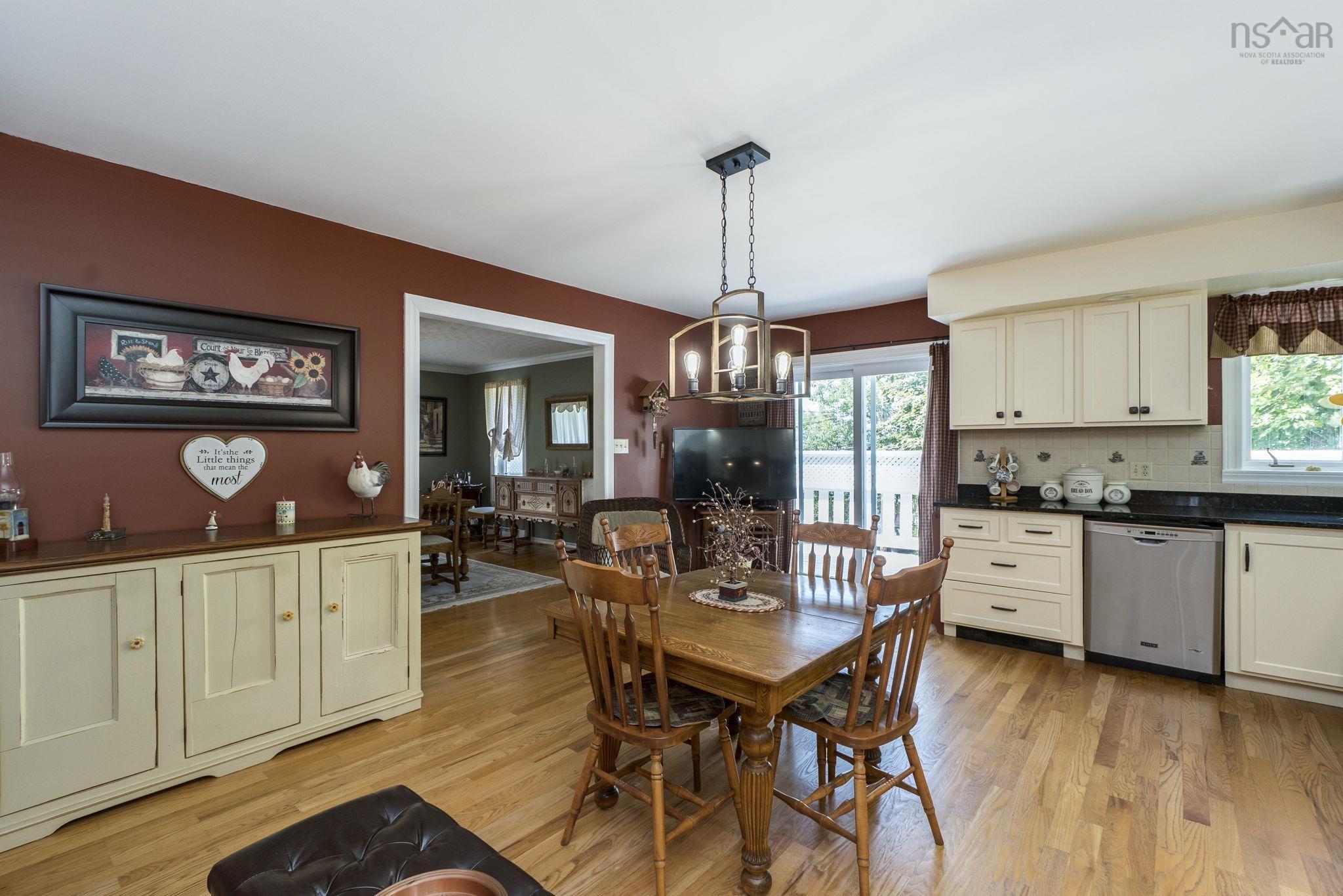 $699,900.00: 180 Rockmanor Drive, Bedford