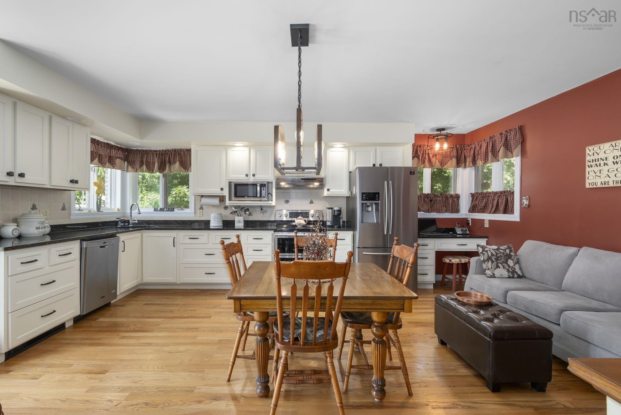 $699,900.00: 180 Rockmanor Drive, Bedford