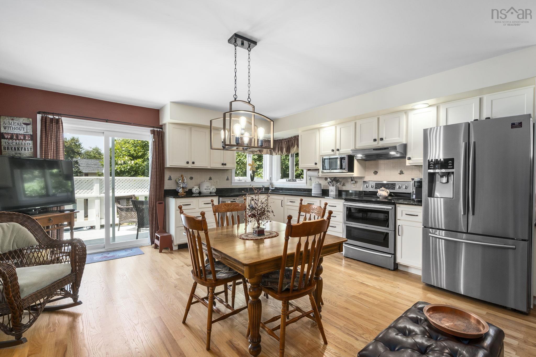 $699,900.00: 180 Rockmanor Drive, Bedford