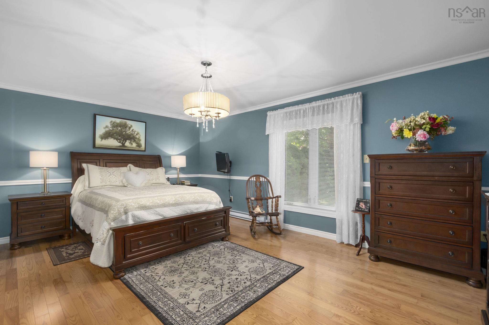 $699,900.00: 180 Rockmanor Drive, Bedford