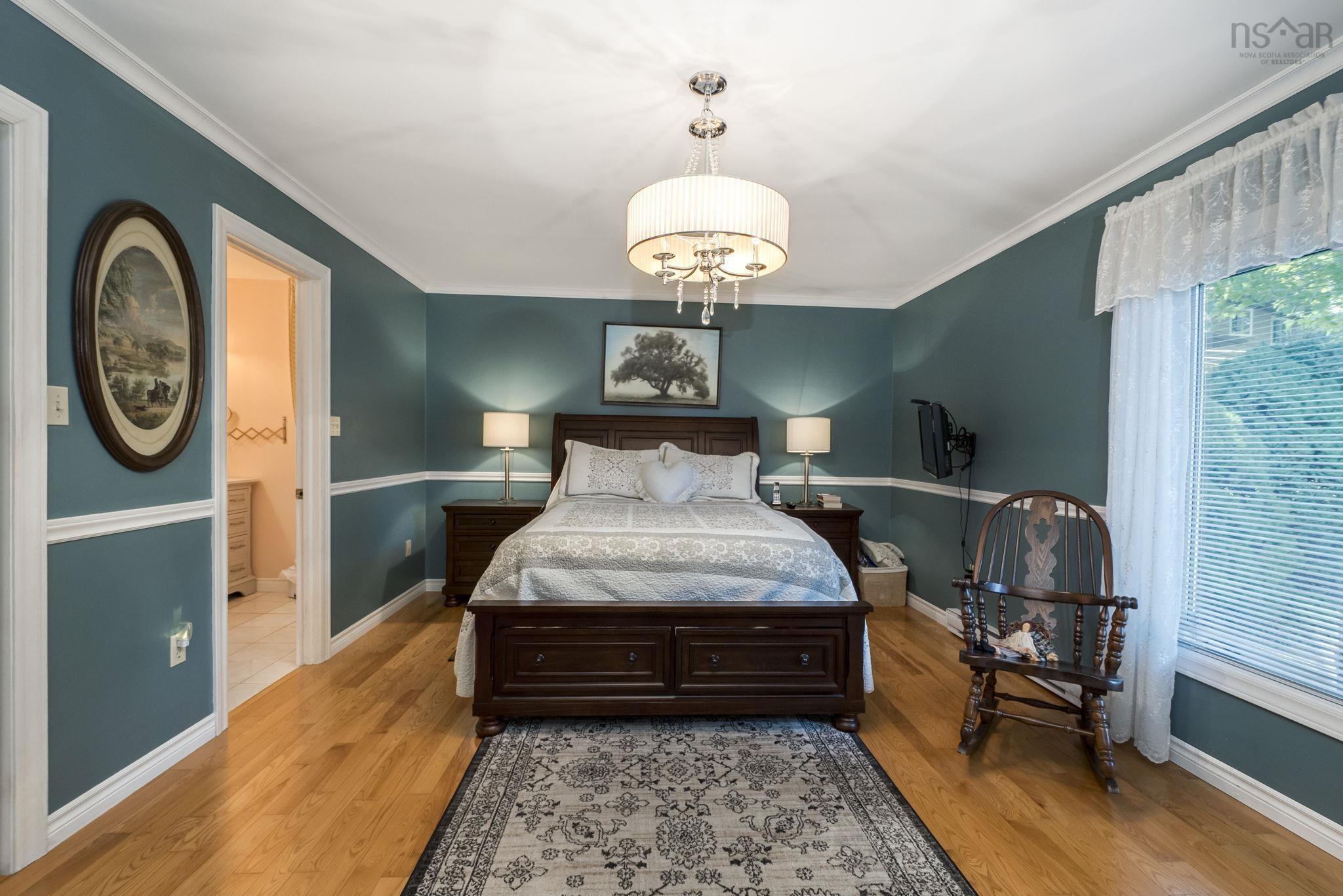 $699,900.00: 180 Rockmanor Drive, Bedford